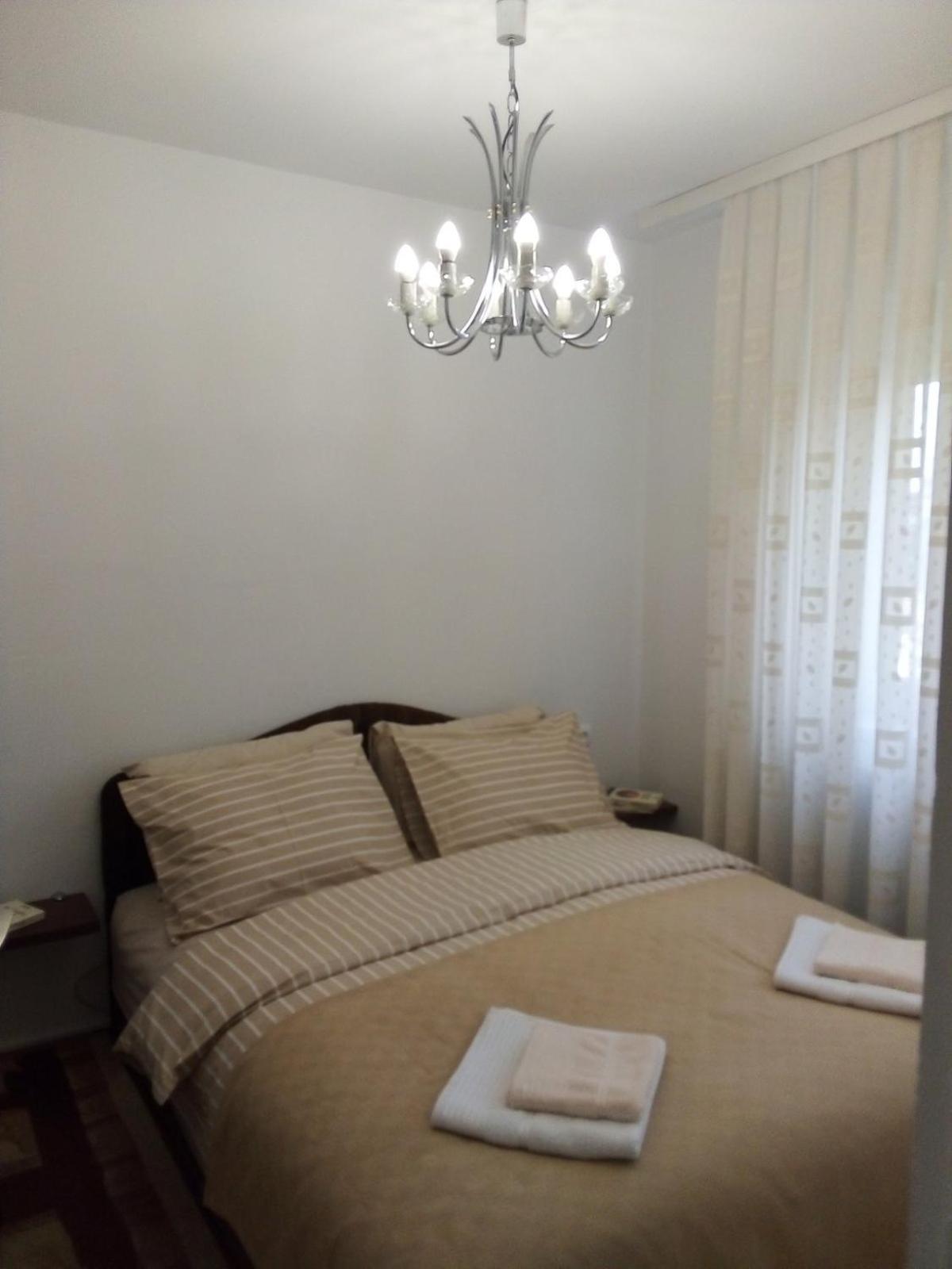 Dr House Center view 3