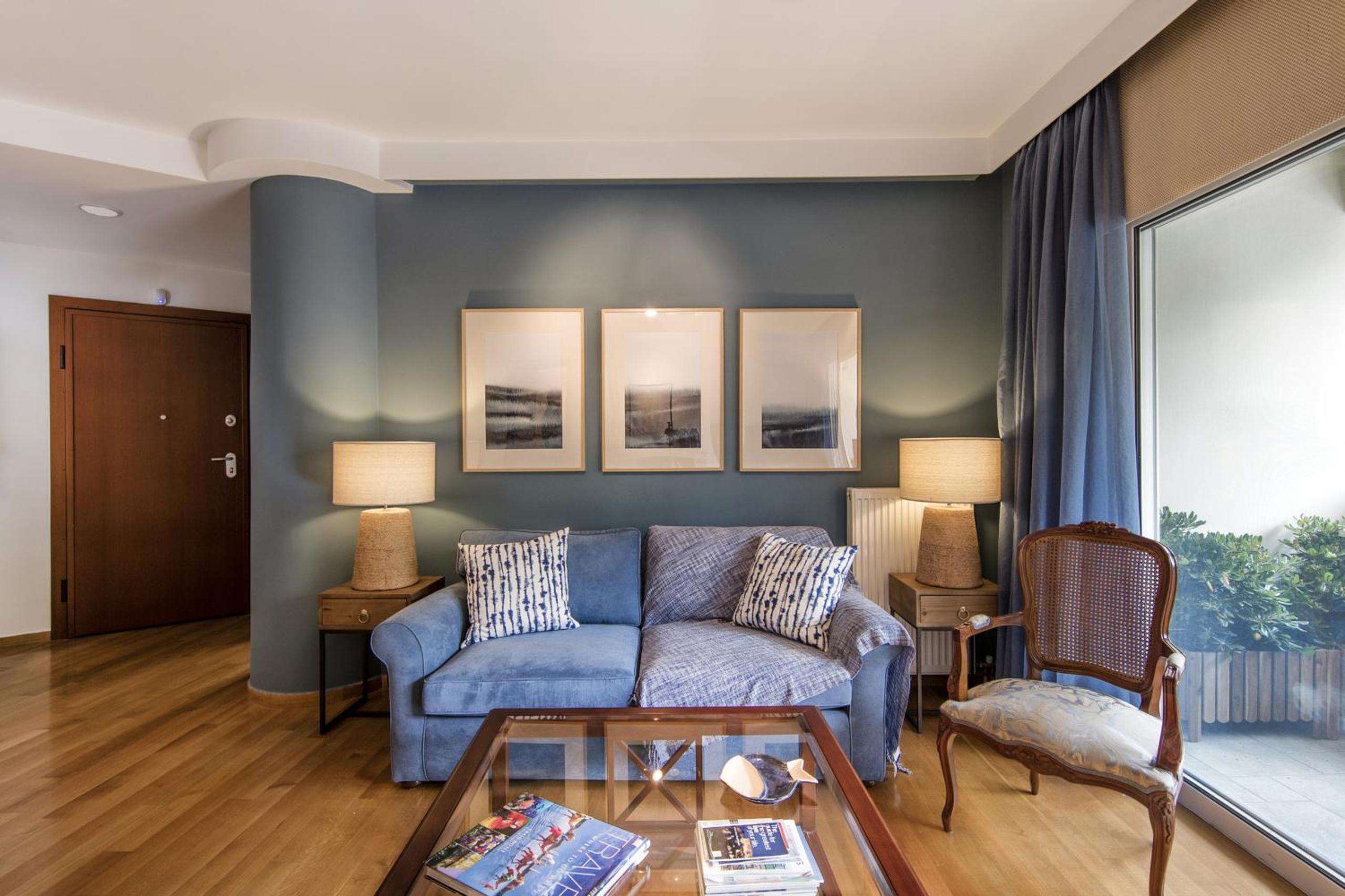 2 bedroom flat next to Acropolis