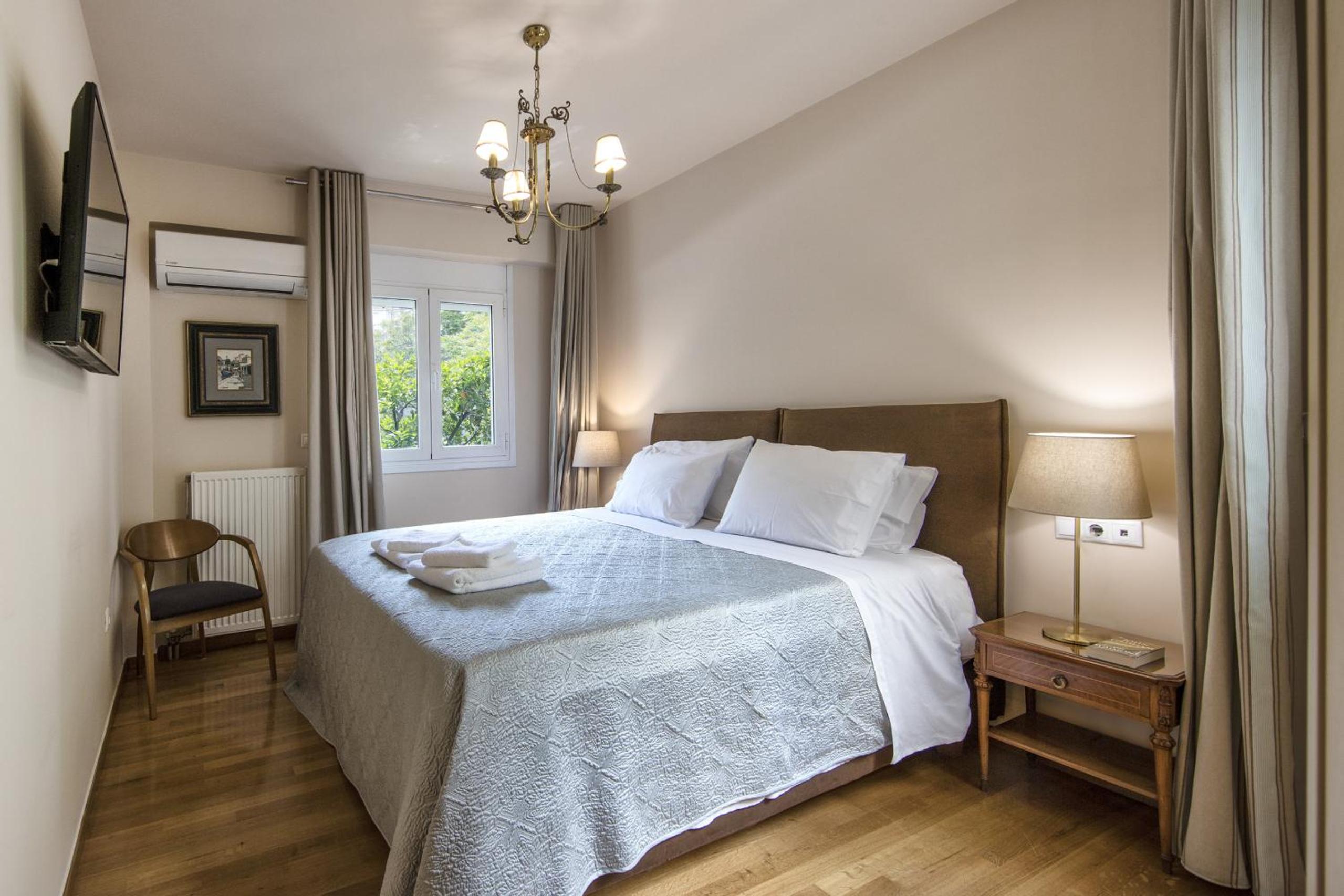 2 bedroom flat next to Acropolis