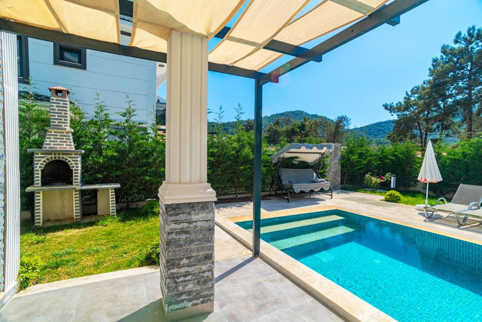 Hisarönü'de 4 Yatak Odalı Villa-Villa Bahama