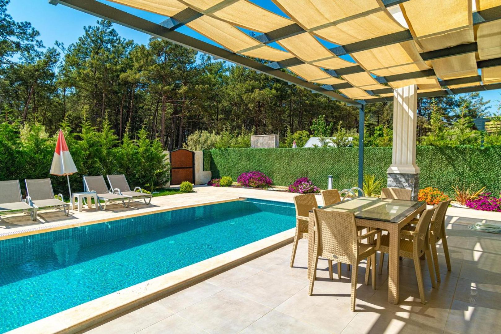 Hisarönü'de 4 Yatak Odalı Villa-Villa Bahama