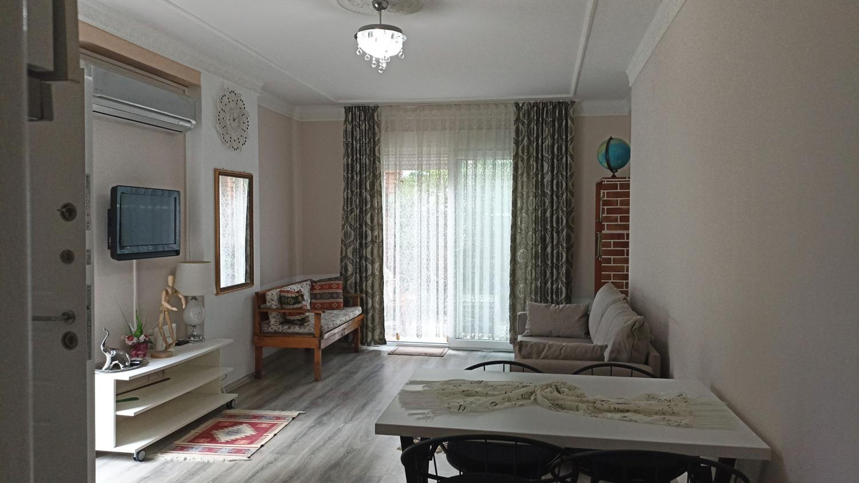Emniyet Sokak Apartment