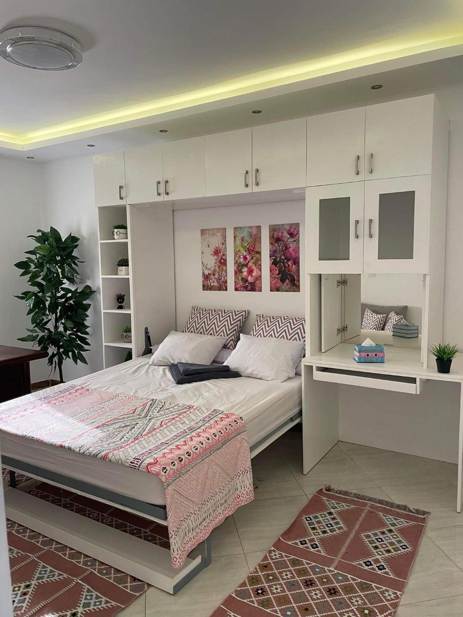 Apartment Overlooking North Teseen Street