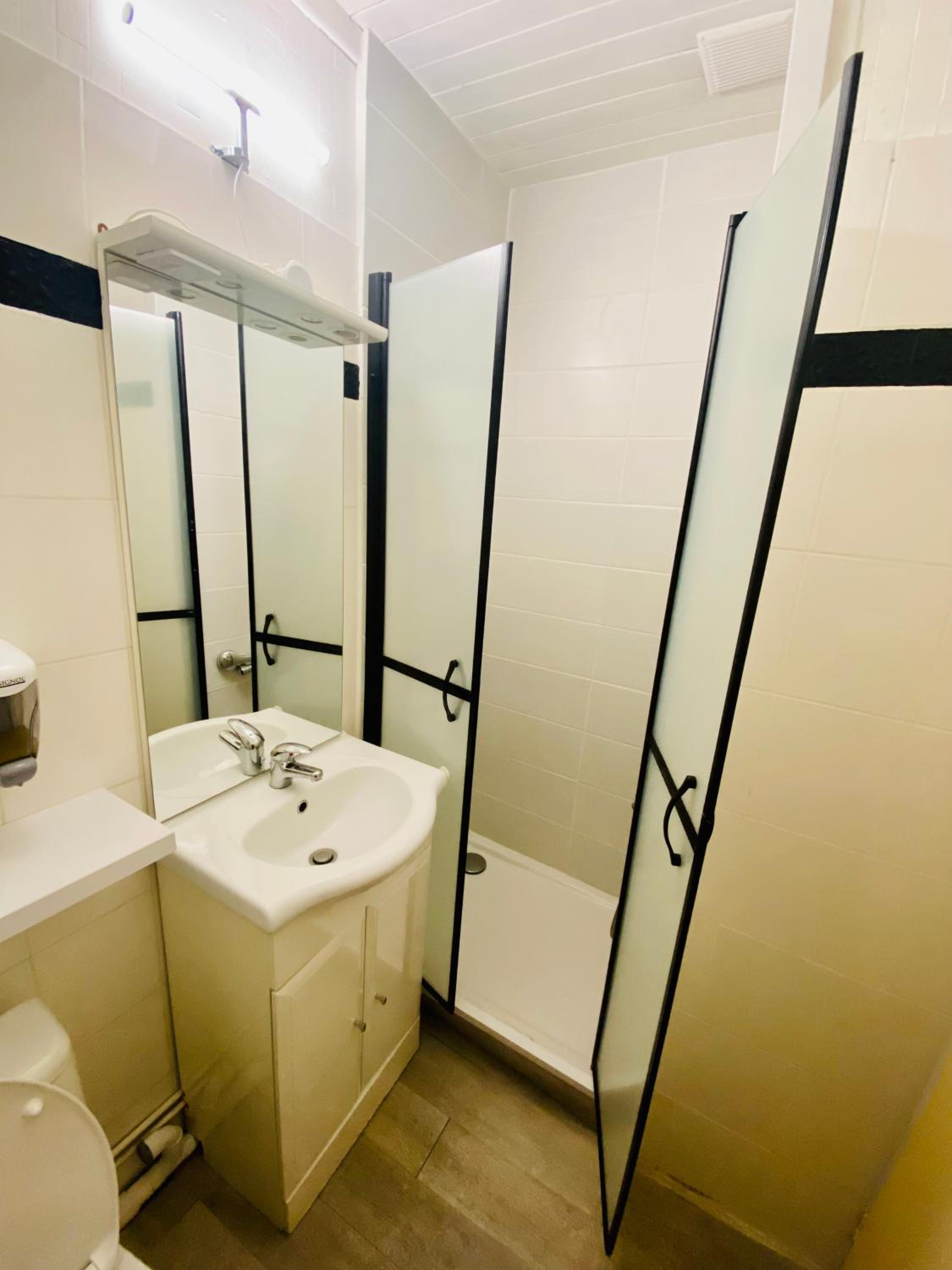 Apt 204, Vue Mer, Accès plage Trestraou, Perros-Guirec view 4