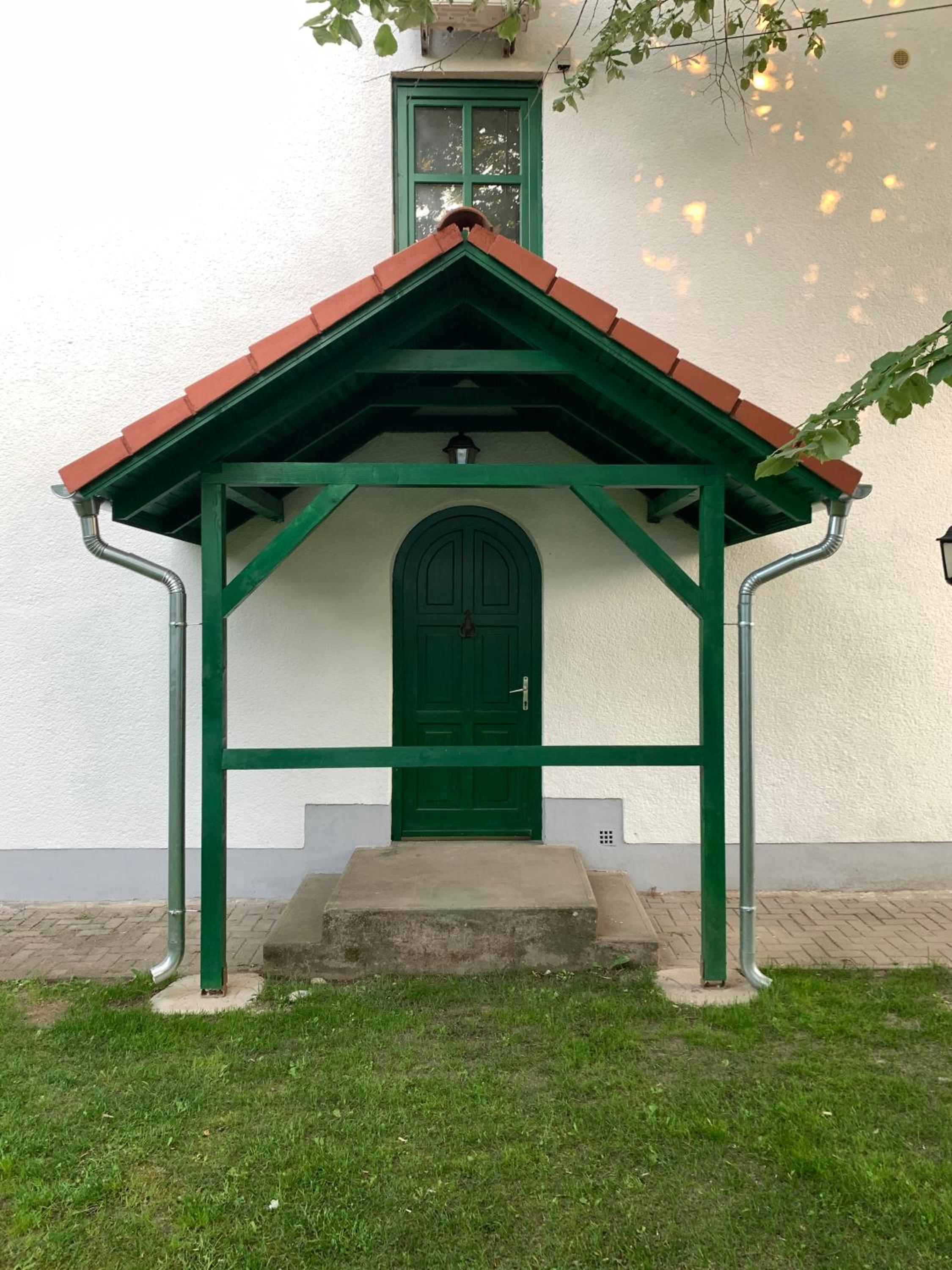 Zsuzsa Apartmanház
