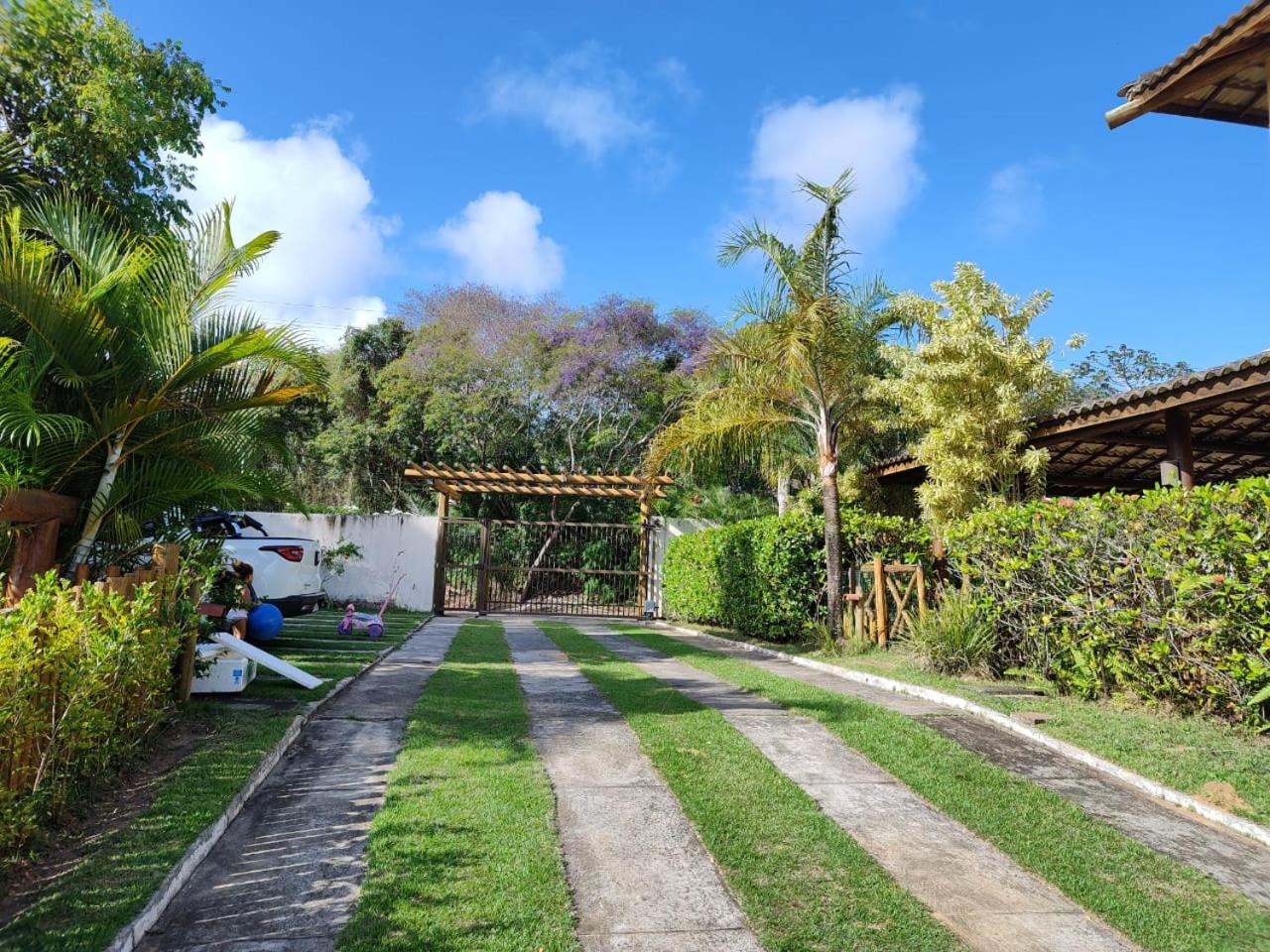 Linda casa 4/4 com piscina na Praia do Forte.