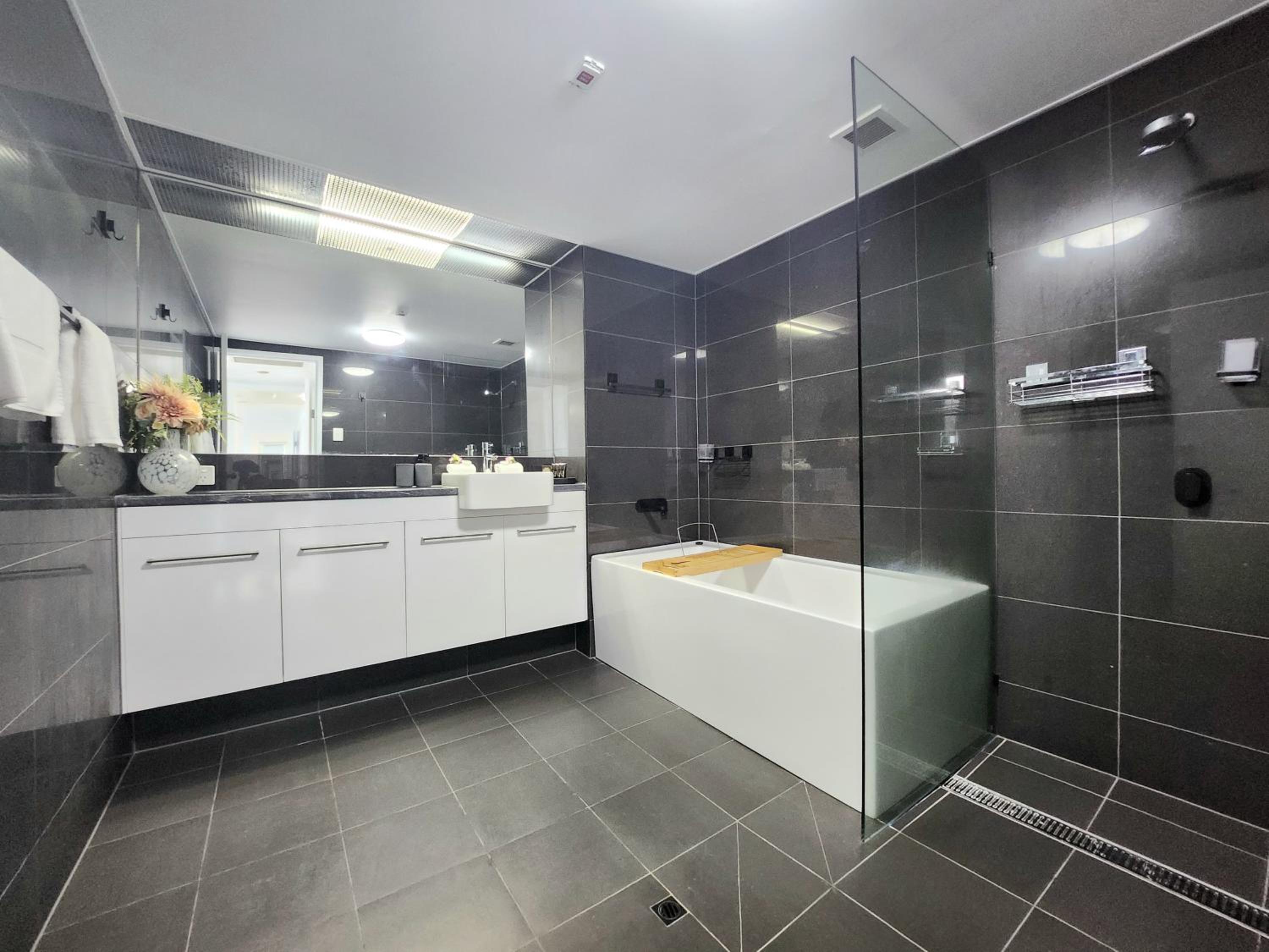 Cairns Luxury Seaview Apartment