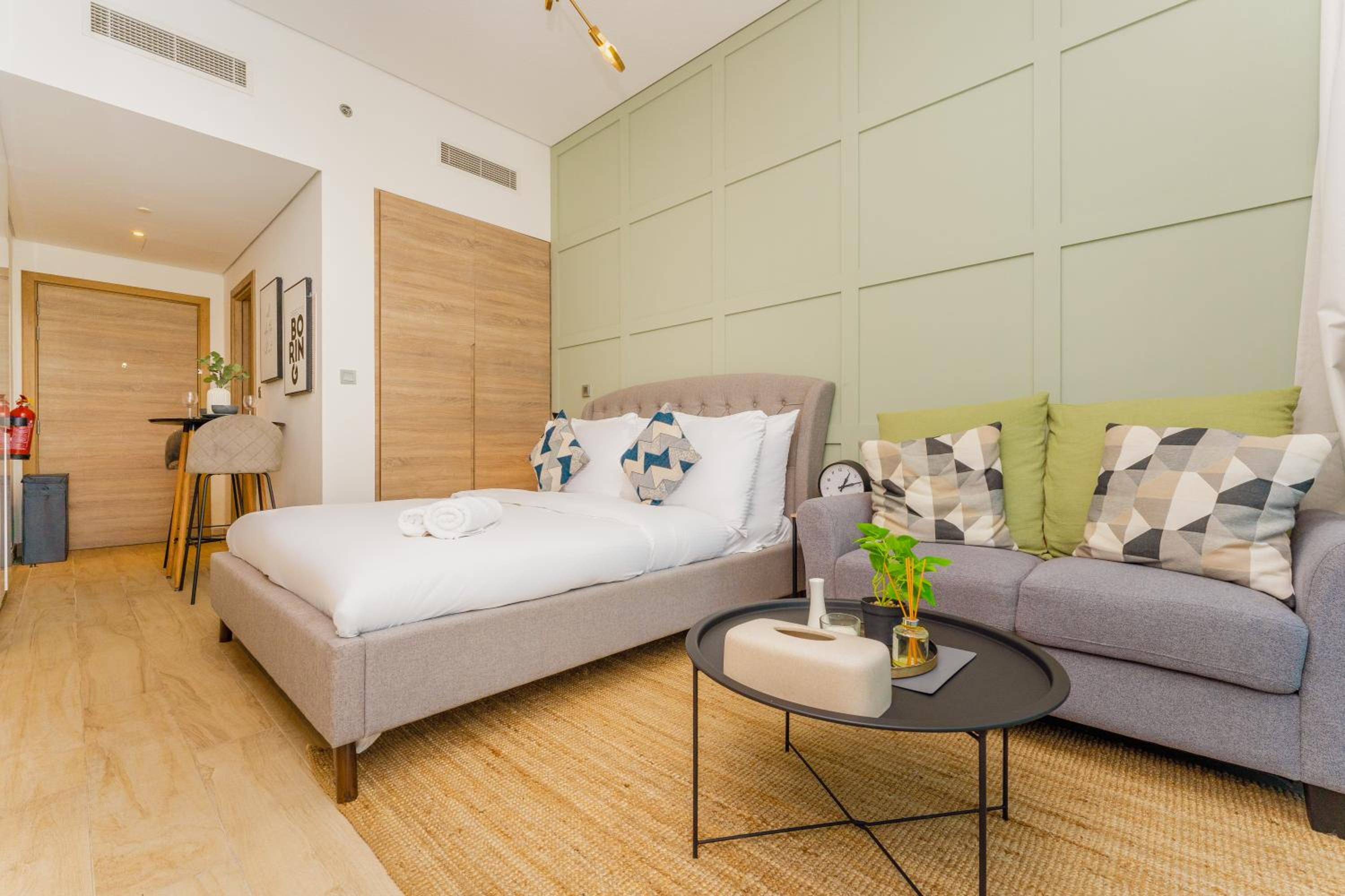 FAM Living - Marina Marvel - Studio Apartment with Breathtaking Views in Studio One Tower