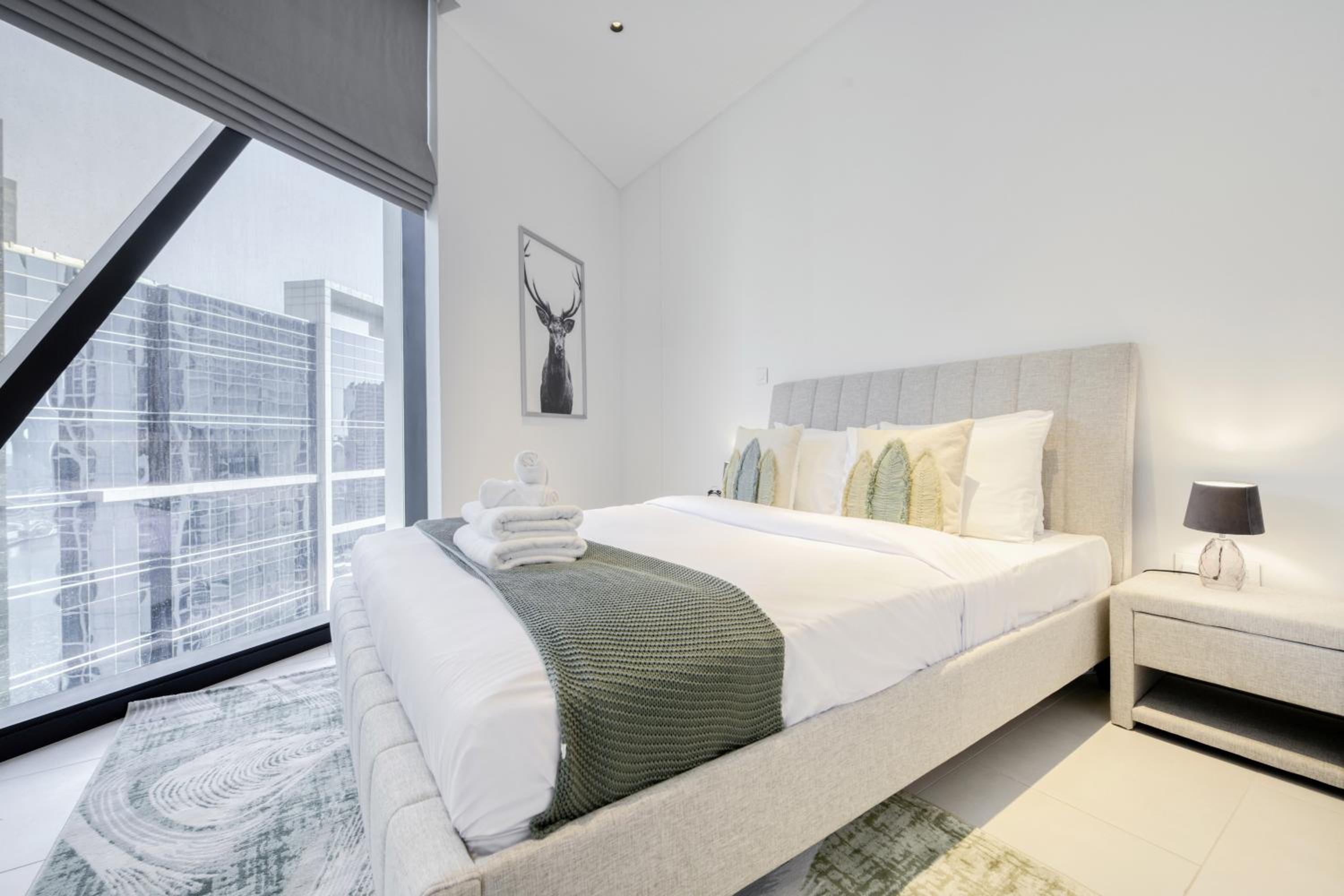 Maison Privee - Luxury, Spacious, Modern Near Burj Khalifa and Dubai Canal