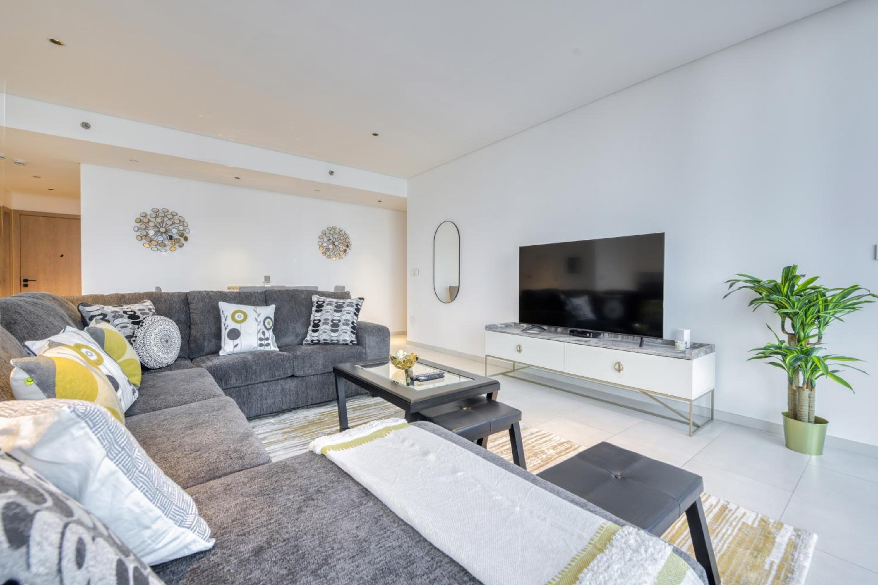Maison Privee - Luxury, Spacious, Modern Near Burj Khalifa and Dubai Canal
