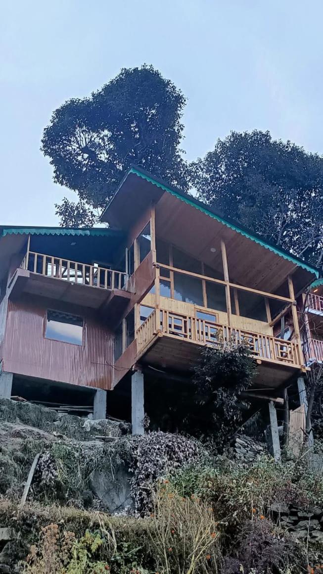 Luxury Treehouse with Jacuzzi in Jibhi
