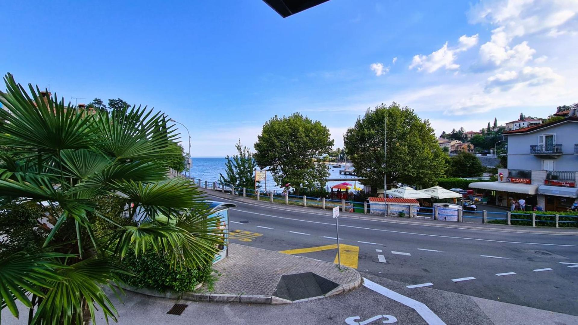 Apartment Gašparac - 30 meters from the beach view 4