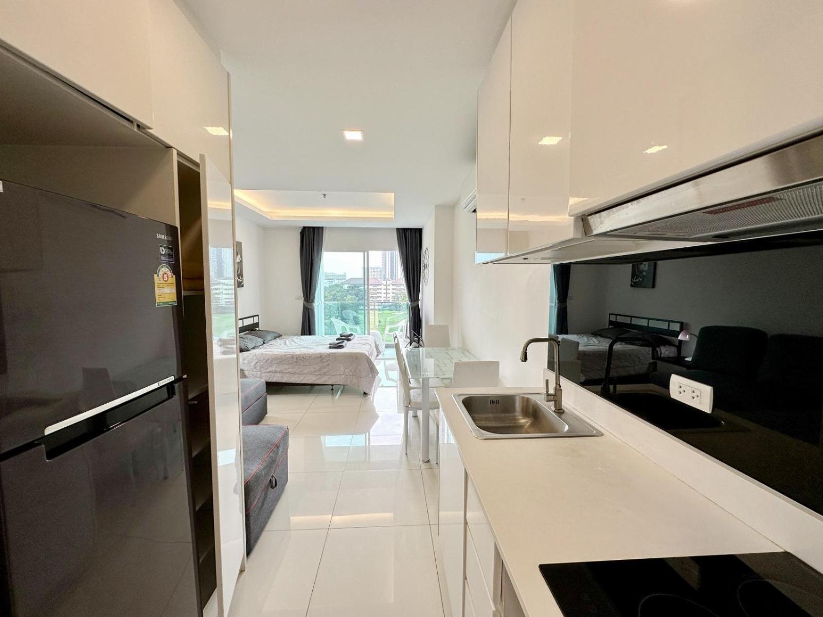 One Tower Pattaya Studio SeaView 13 view 4