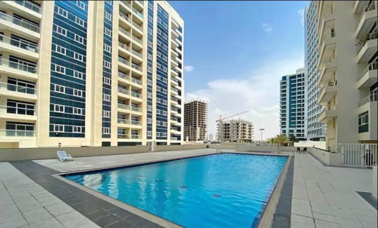 Fully Furnished Studio with Golf views and Gym