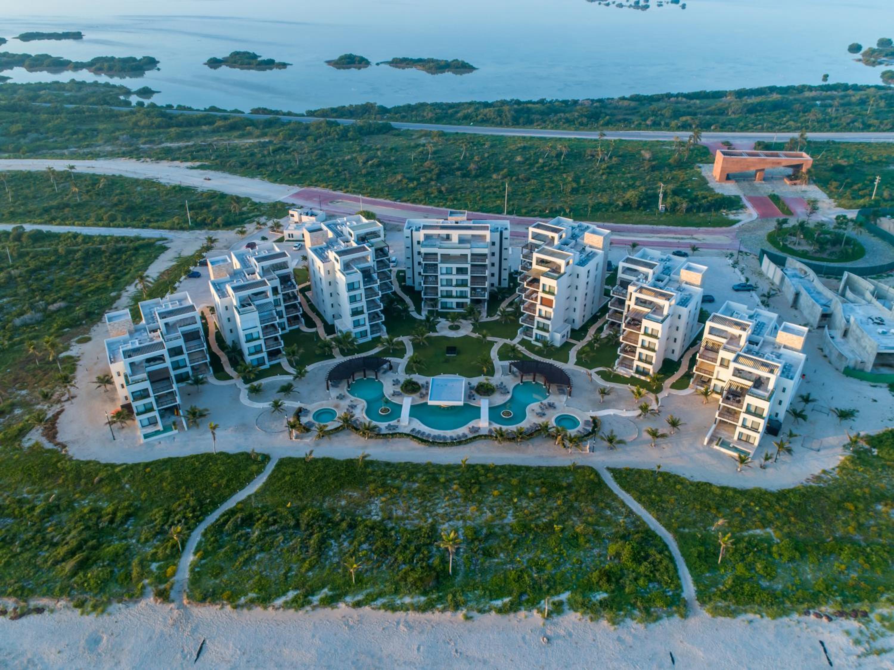 Playa, Selva, Cenotes, Ruinas, Marina todo a 5 km
