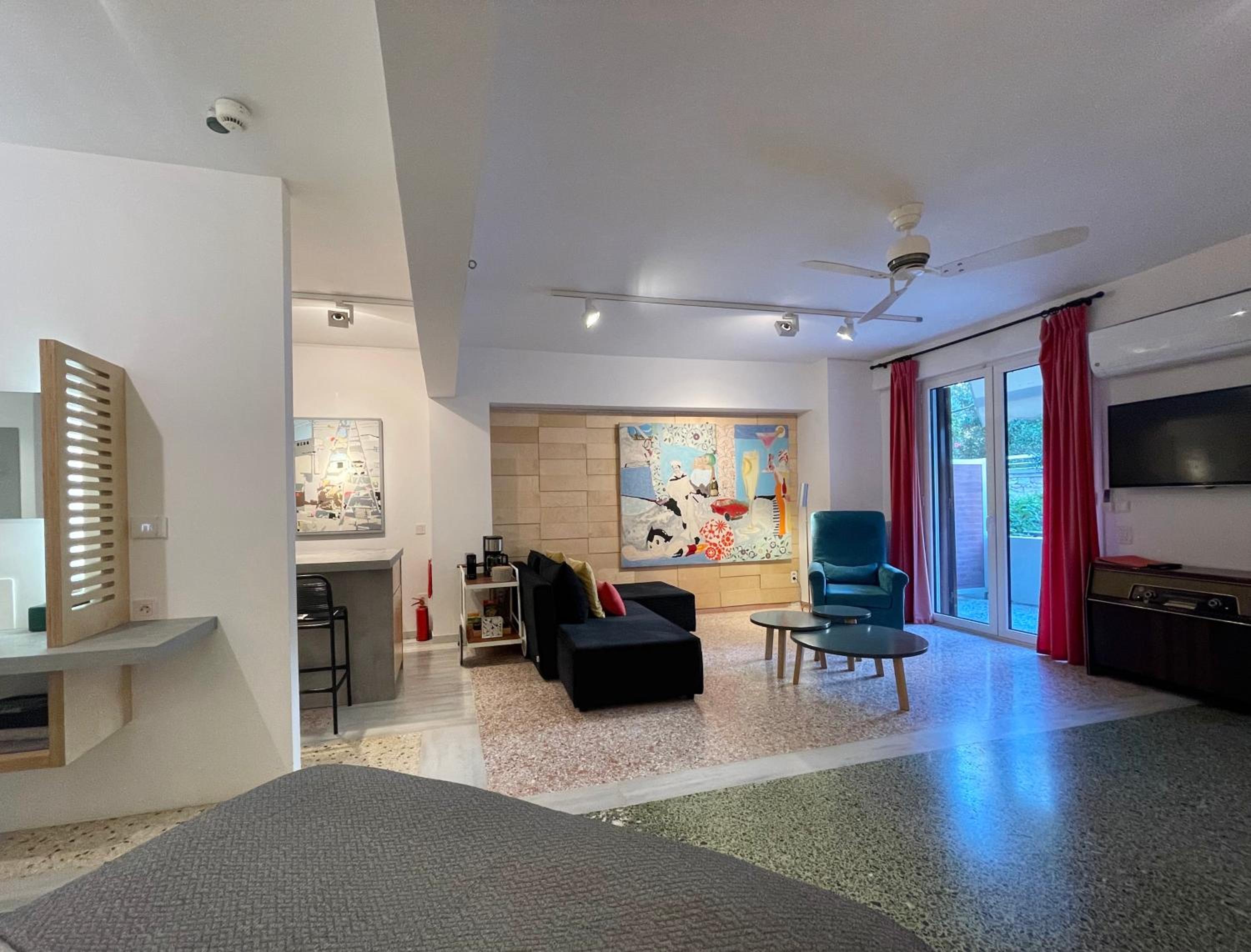 Vouliagmeni Art Micro Loft photo 4