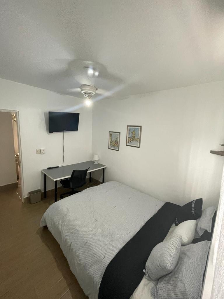 Casa con Parqueo Privado, Patio y Jacuzzi. view 5