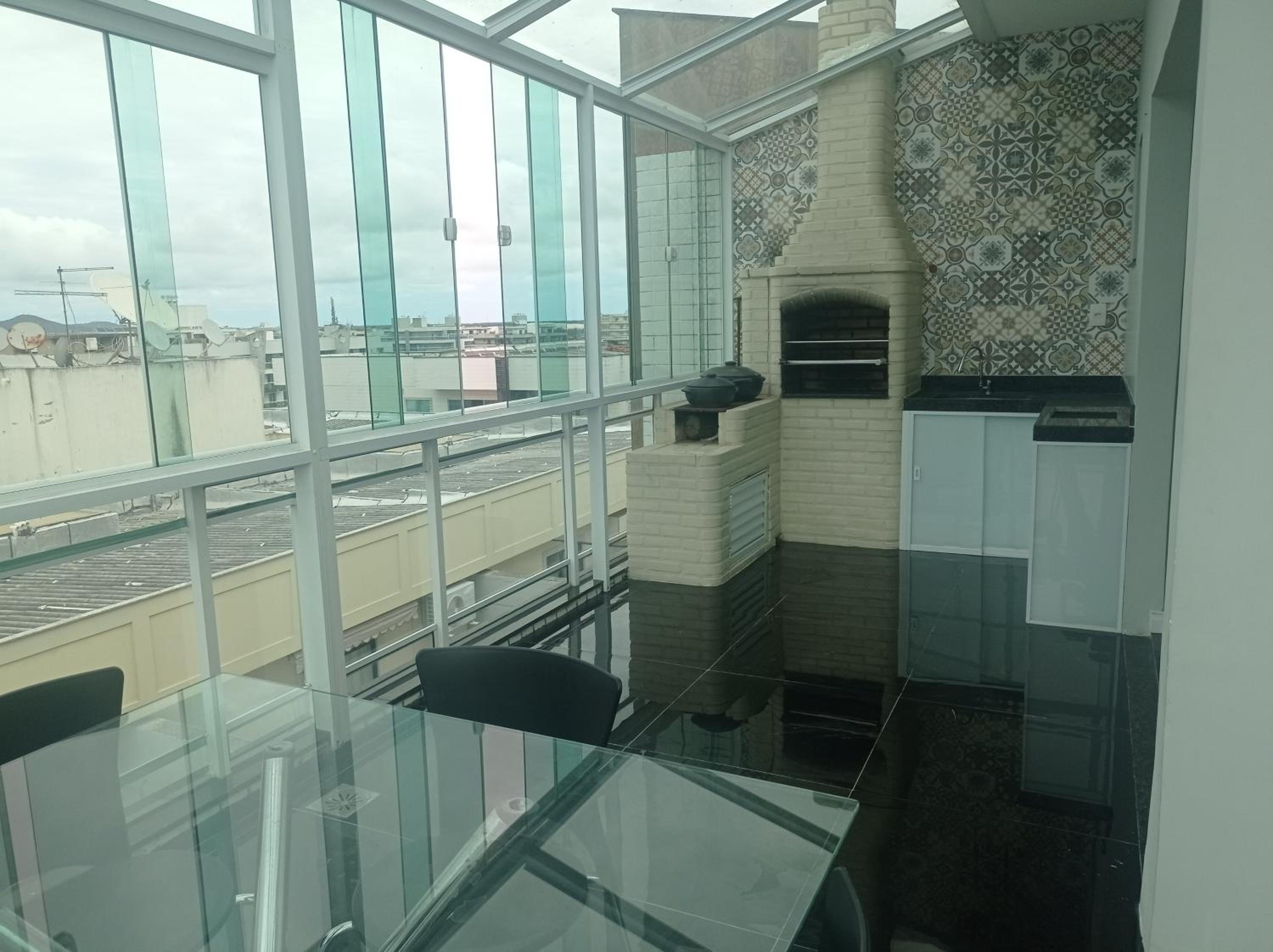 Cobertura duplex, com duas suítes e piscina
