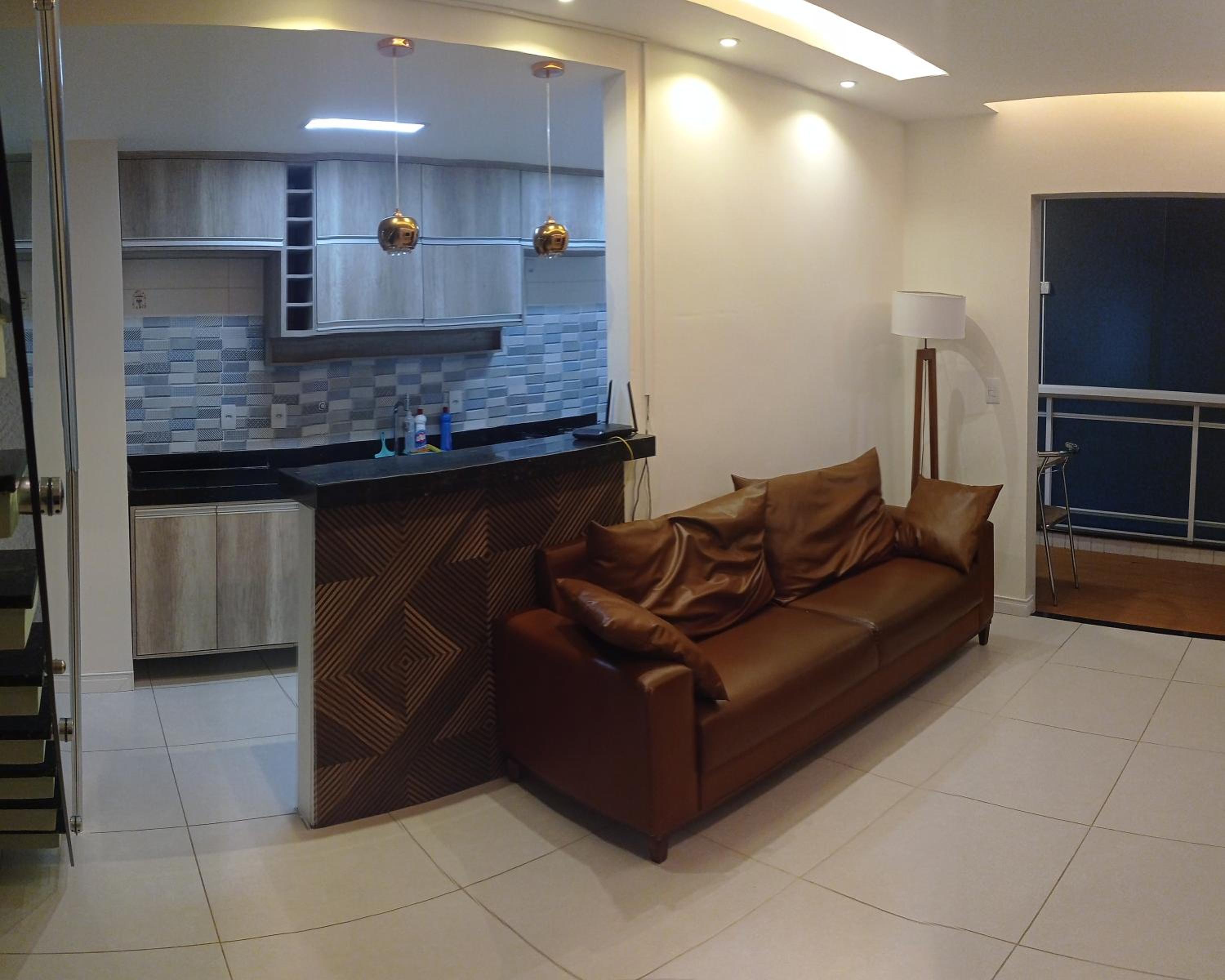 Cobertura duplex, com duas suítes e piscina
