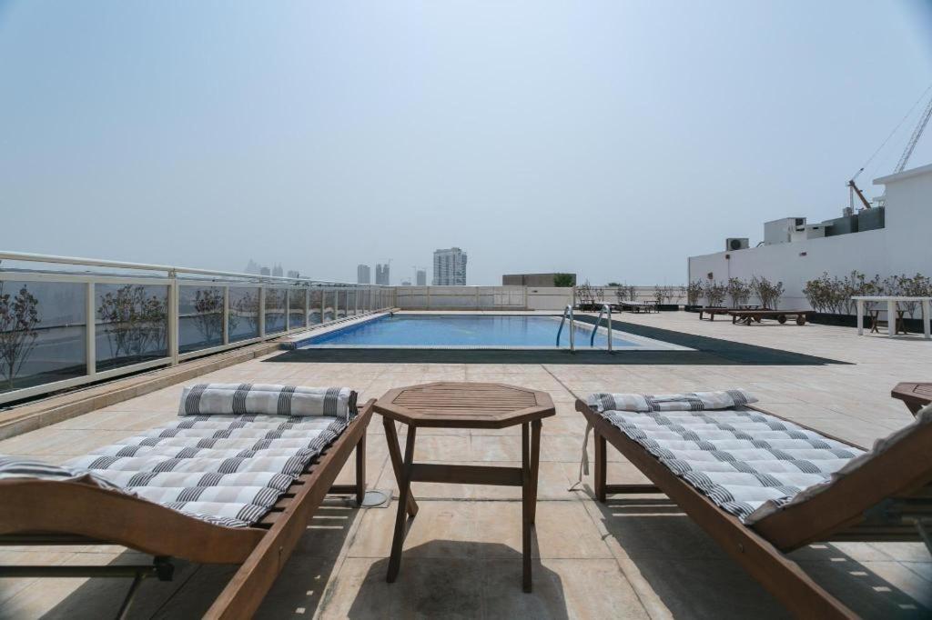 Stylish 1BR - Murad Tower near Mall of Emirates - MRD photo 2