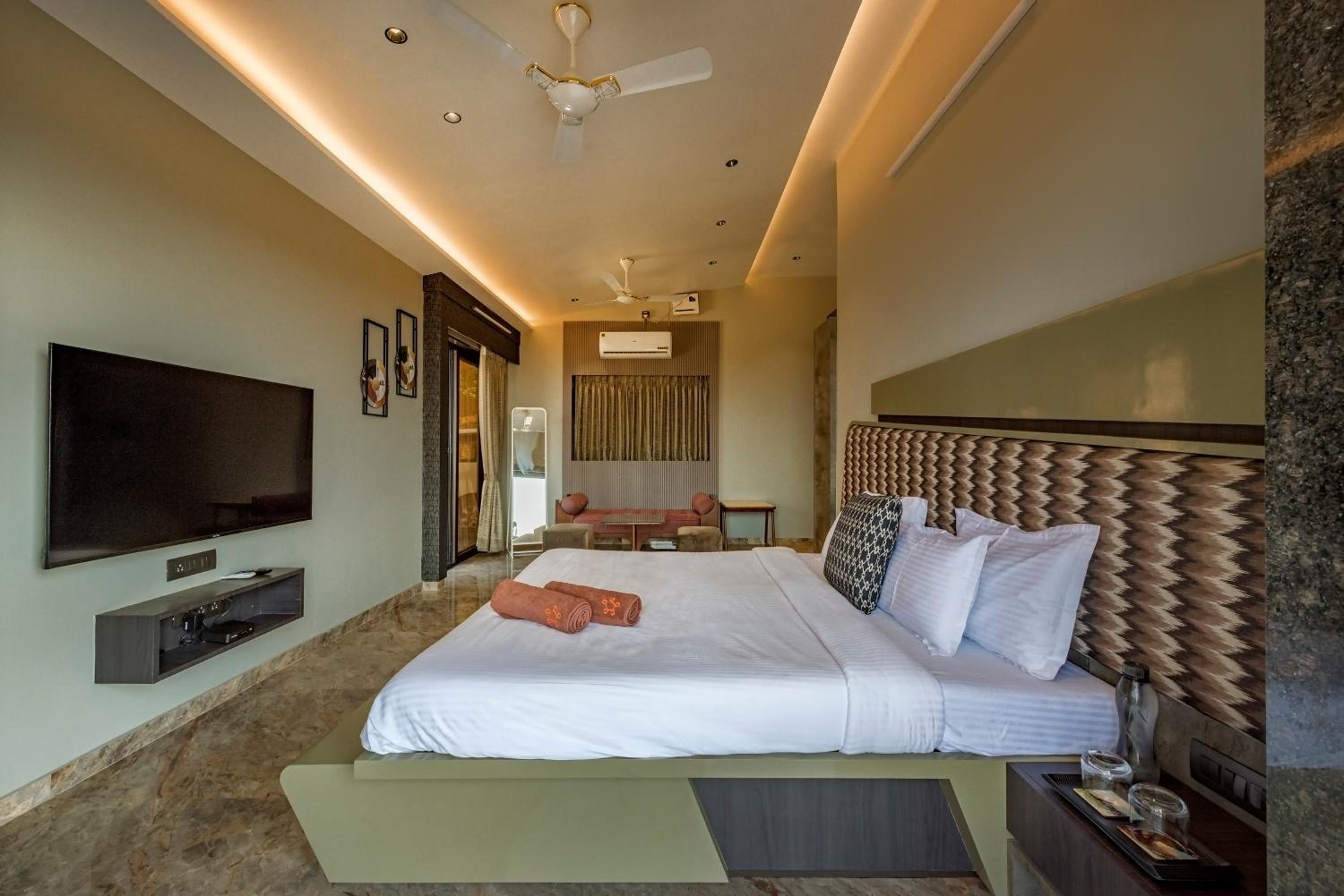 SaffronStays HeavOne Penta, Lonavala