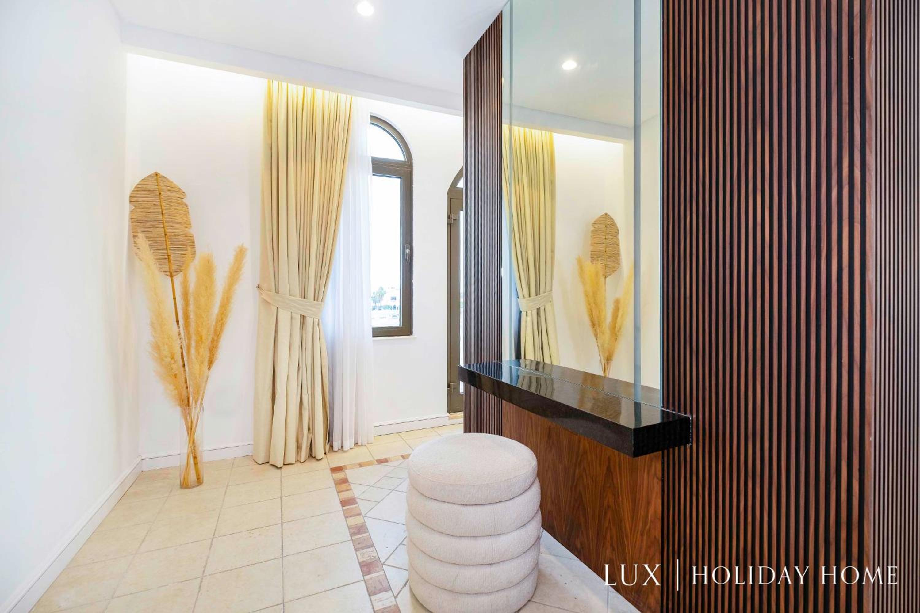 LUX The White Palm Villa