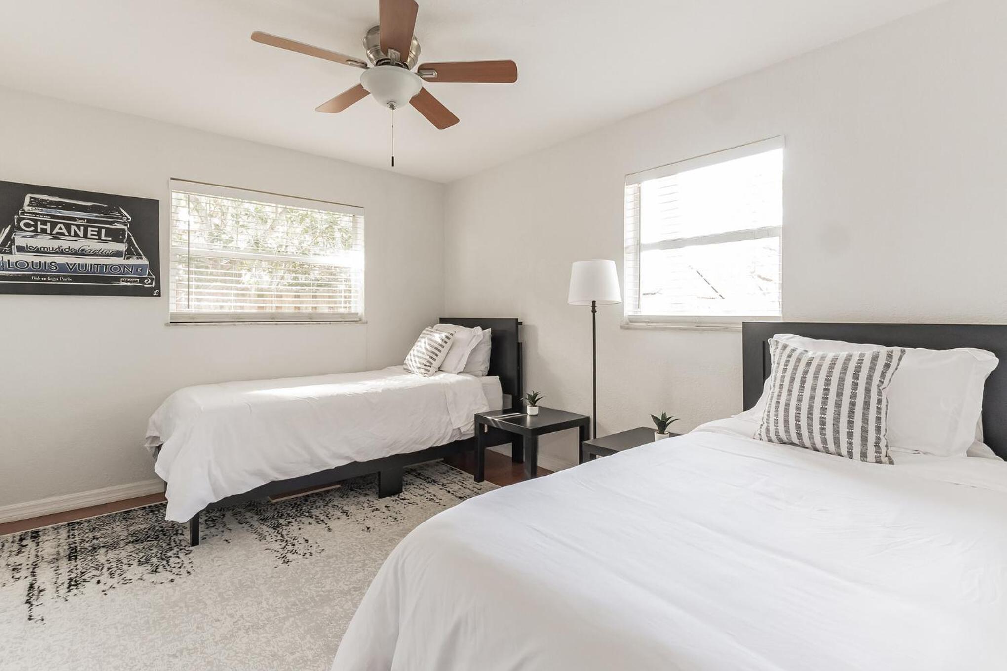 Spacious 3 Bedroom House 15 mins from Clearwater Beach!