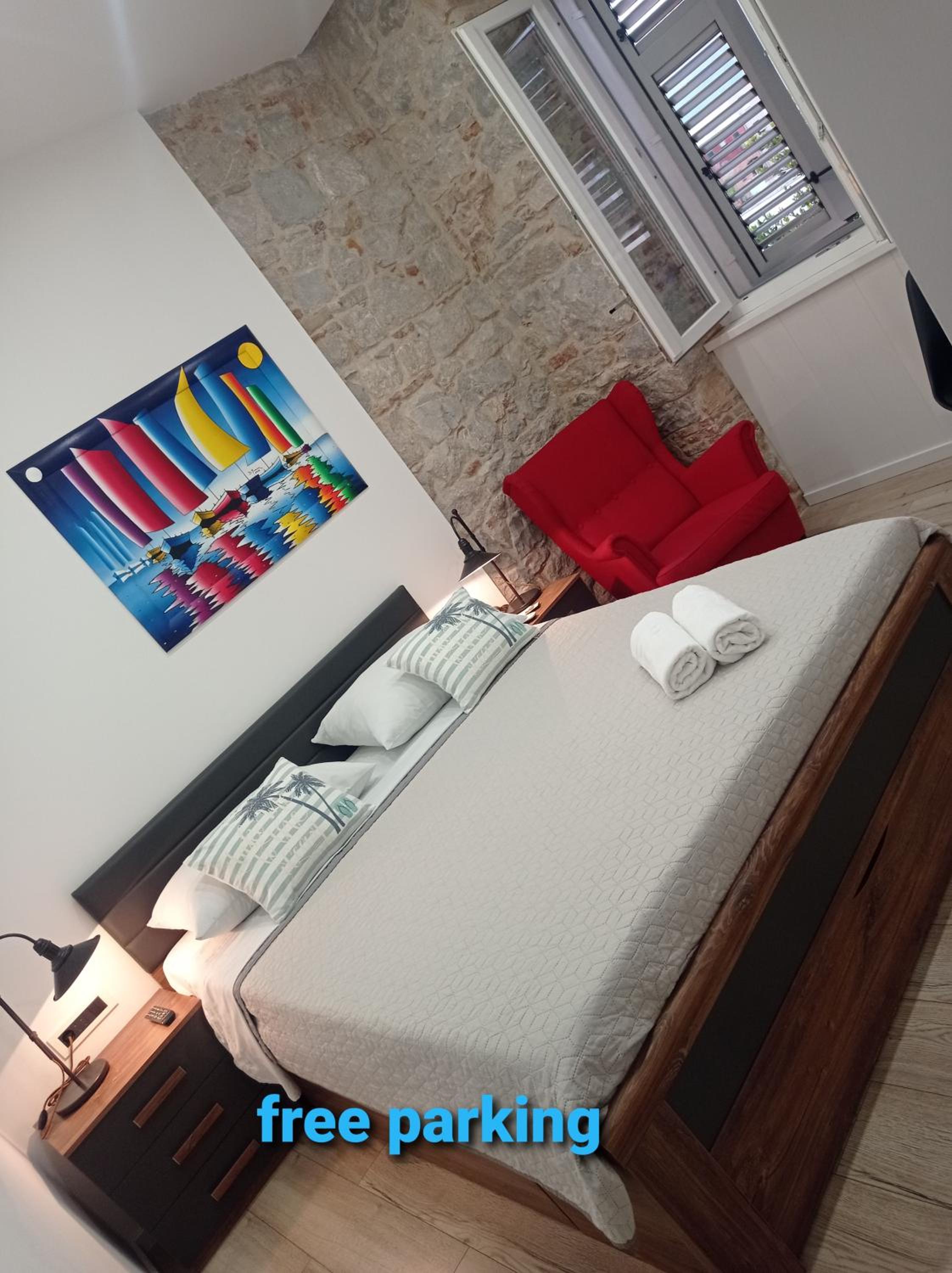 Apartment and Room Perfect Dream in Split view 5