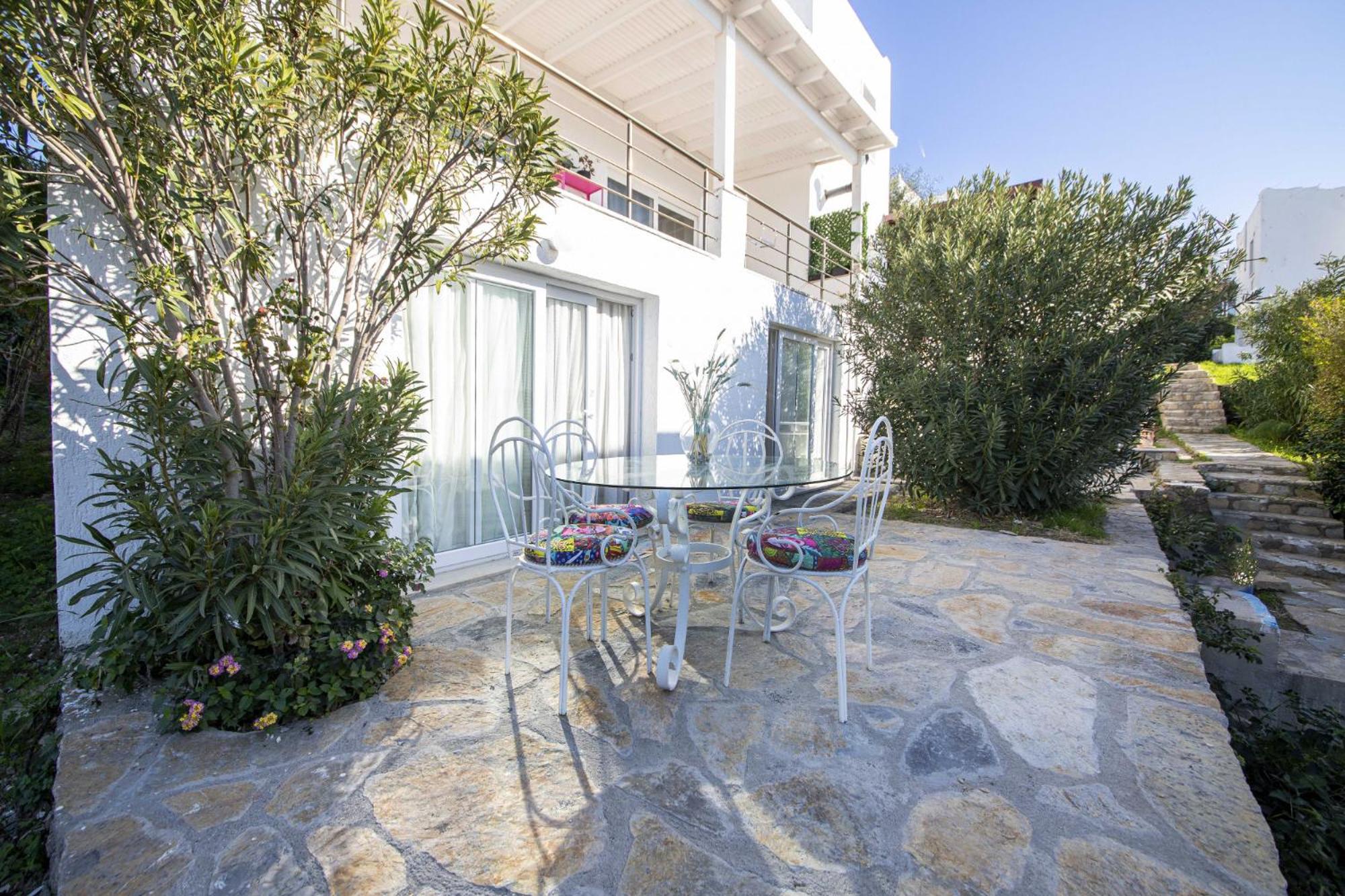 Flat with Sea View Pool and Terrace in Bodrum