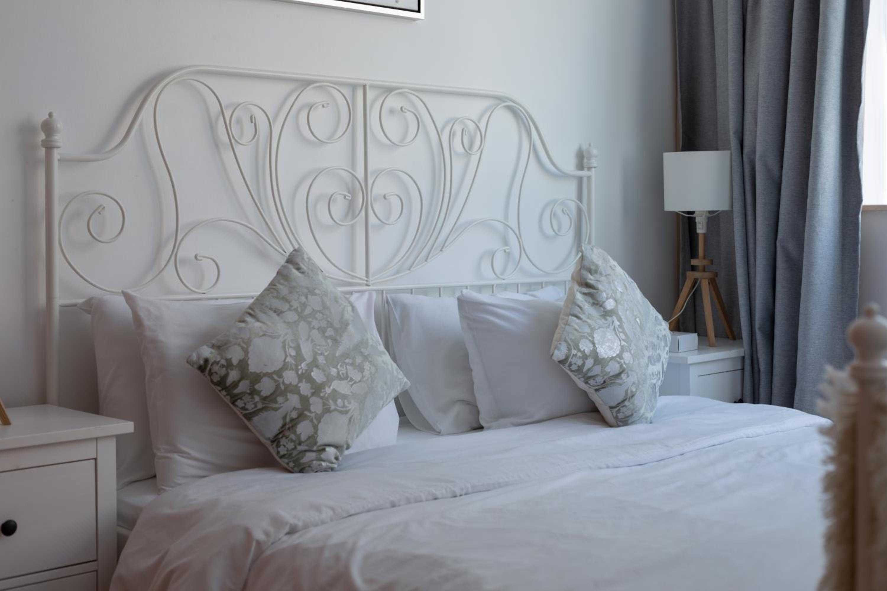 Dubai Marina - 5 bedroom, resort feel, great Amenities