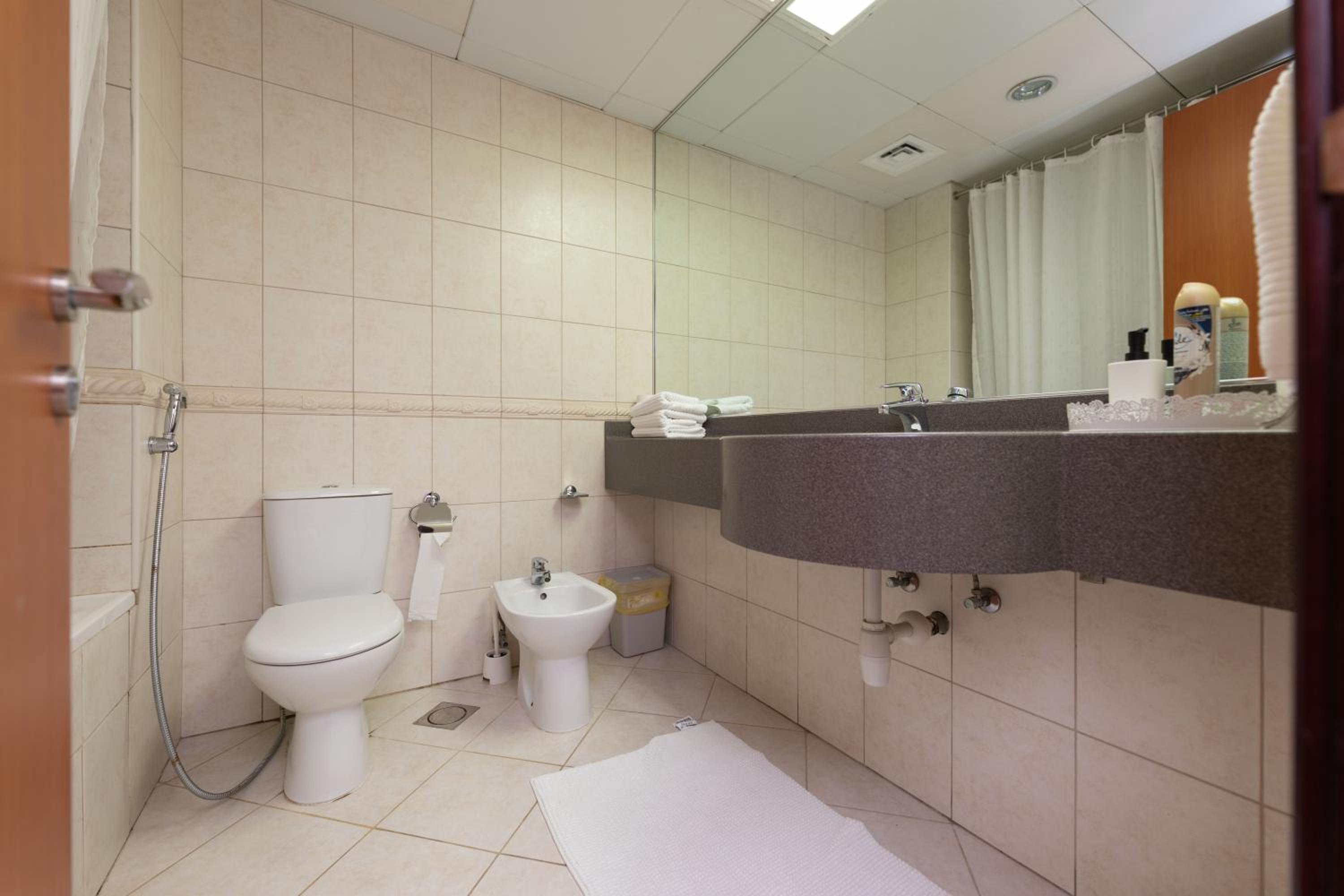 Dubai Marina - 5 bedroom, resort feel, great Amenities