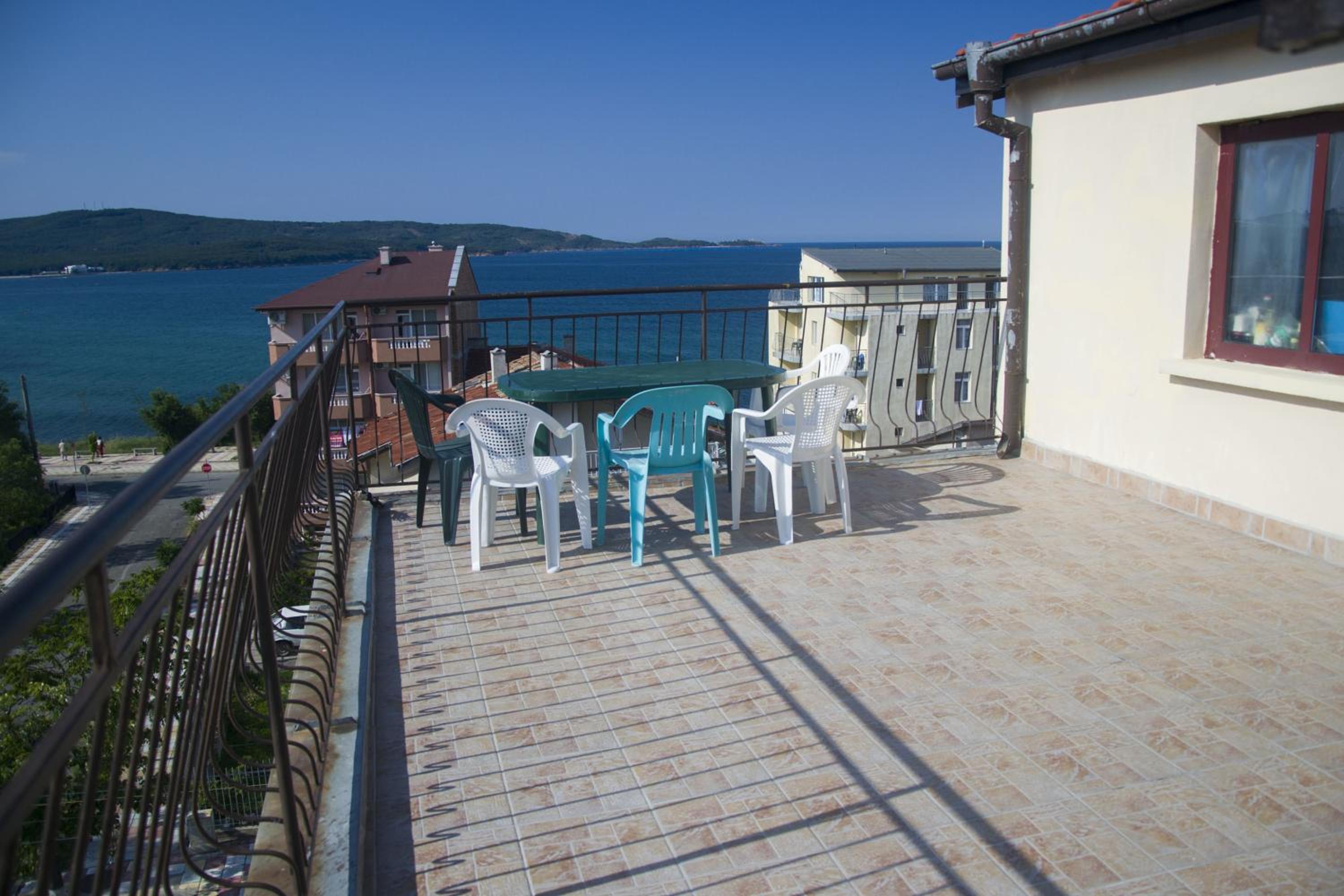 Paunovi Guest House