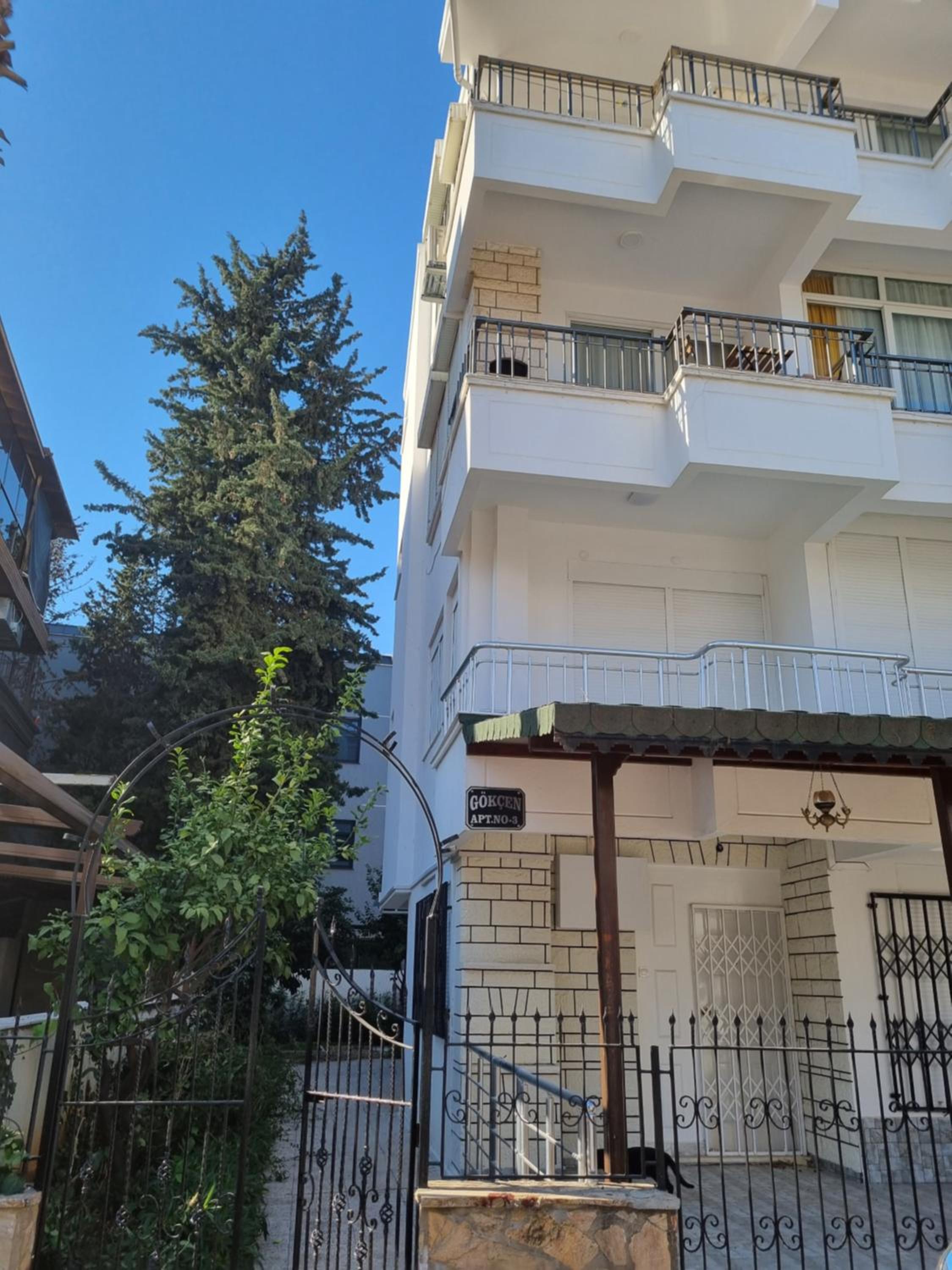 Eski lara merkezde deniz manzaralı daire