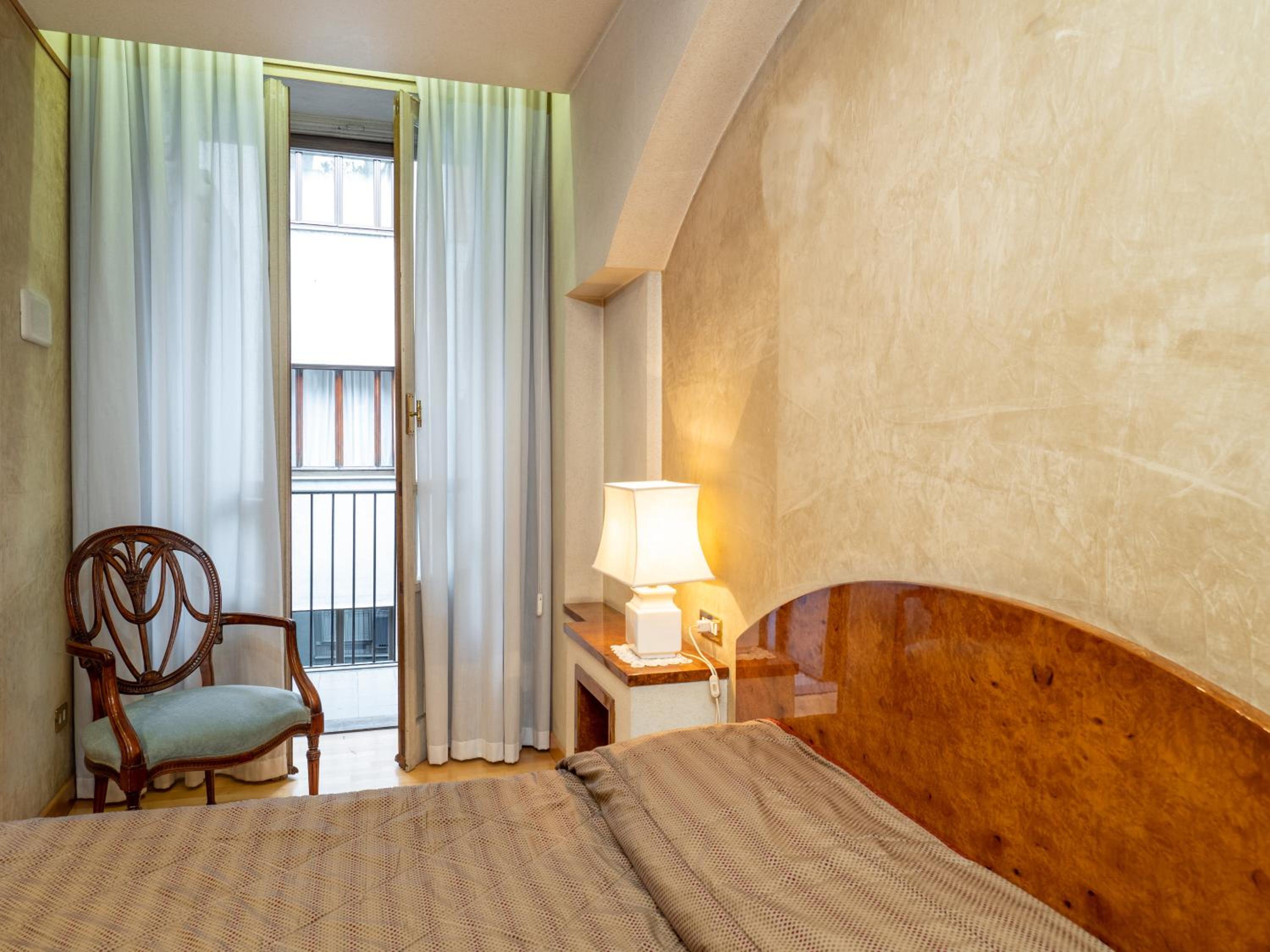 Elegant Flat in Milan's Heart