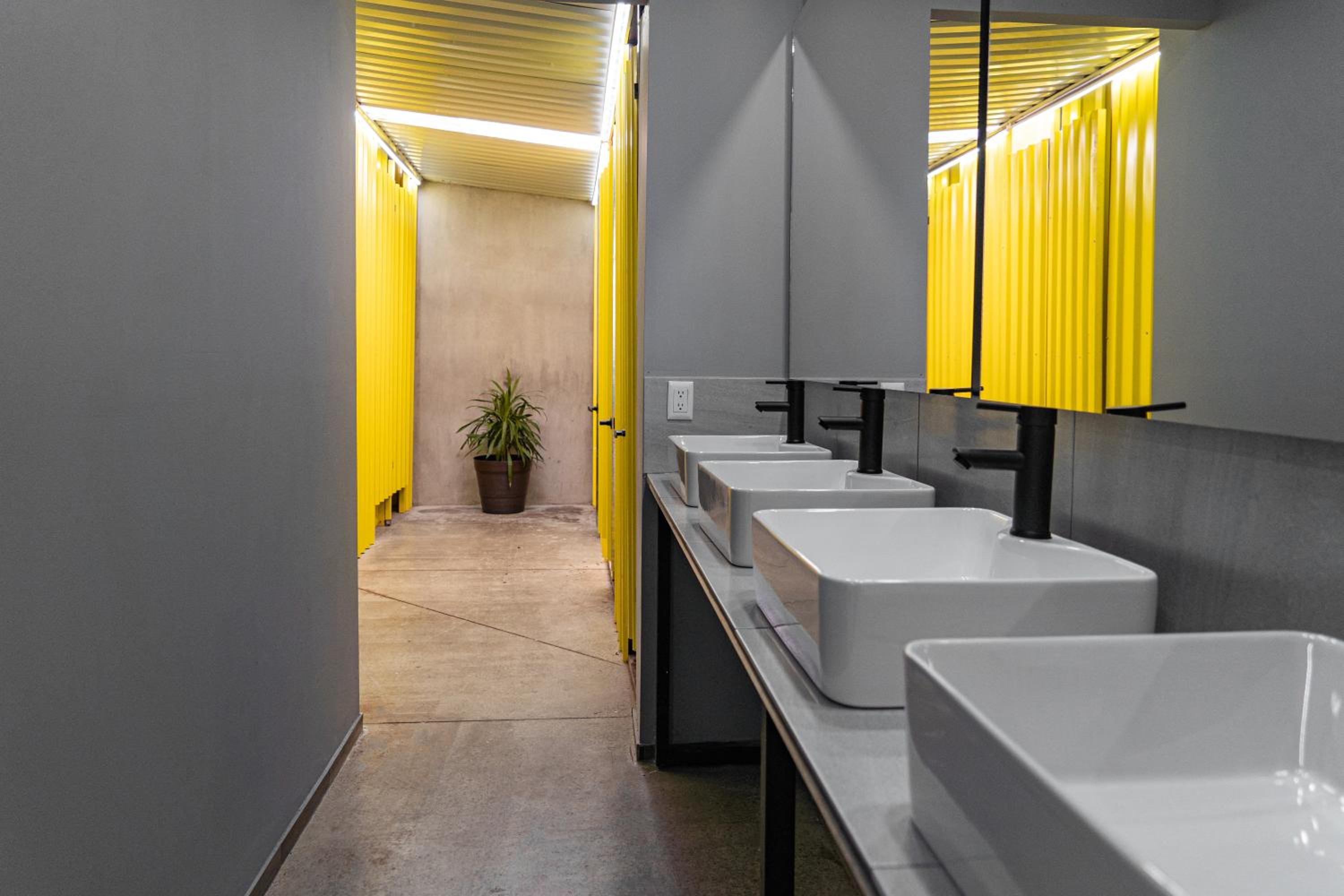 CHECK INN HOSTAL AEROPUERTO GDL