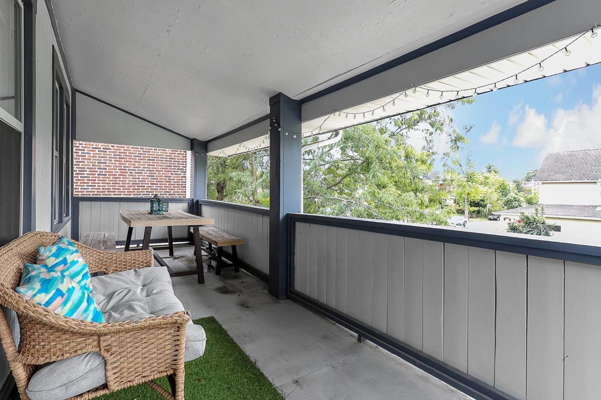 Chic 2BR near DT, 8 min walk to Park&Conservatory view 4