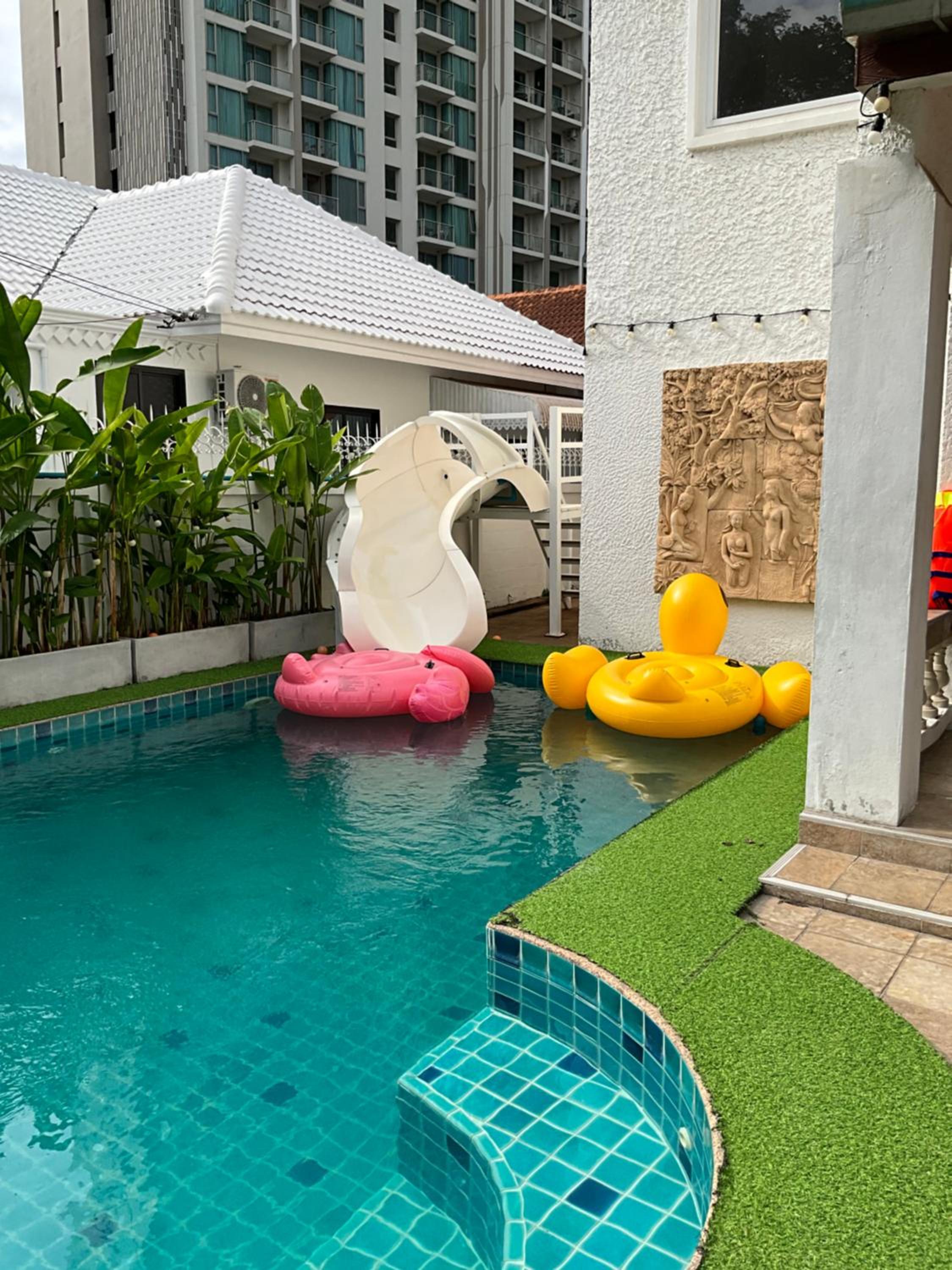 Naklua Pool Villa by Pattaya Sunny Rentals view 3