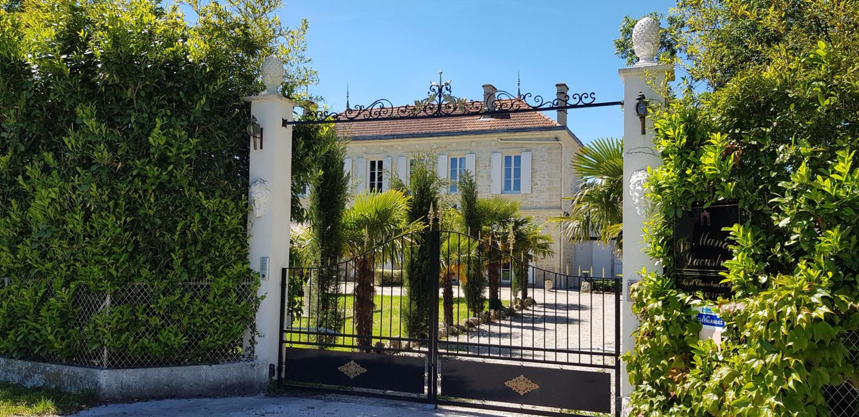 Le Manoir Lacustre