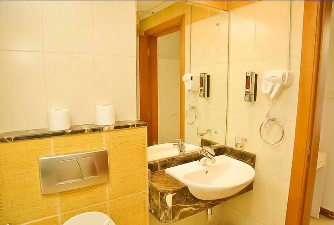 Royal Marina Inn