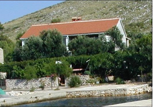 Apartments & Stone cottage - National park Kornati
