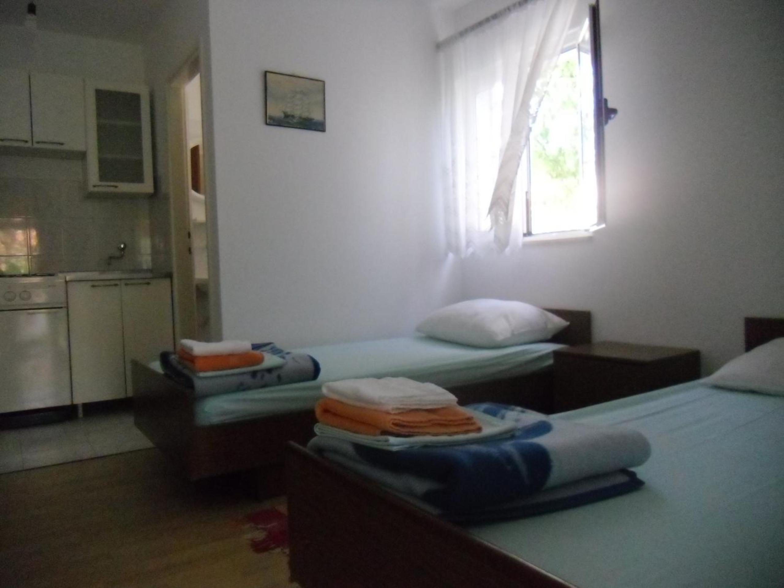 Apartments & Stone cottage - National park Kornati