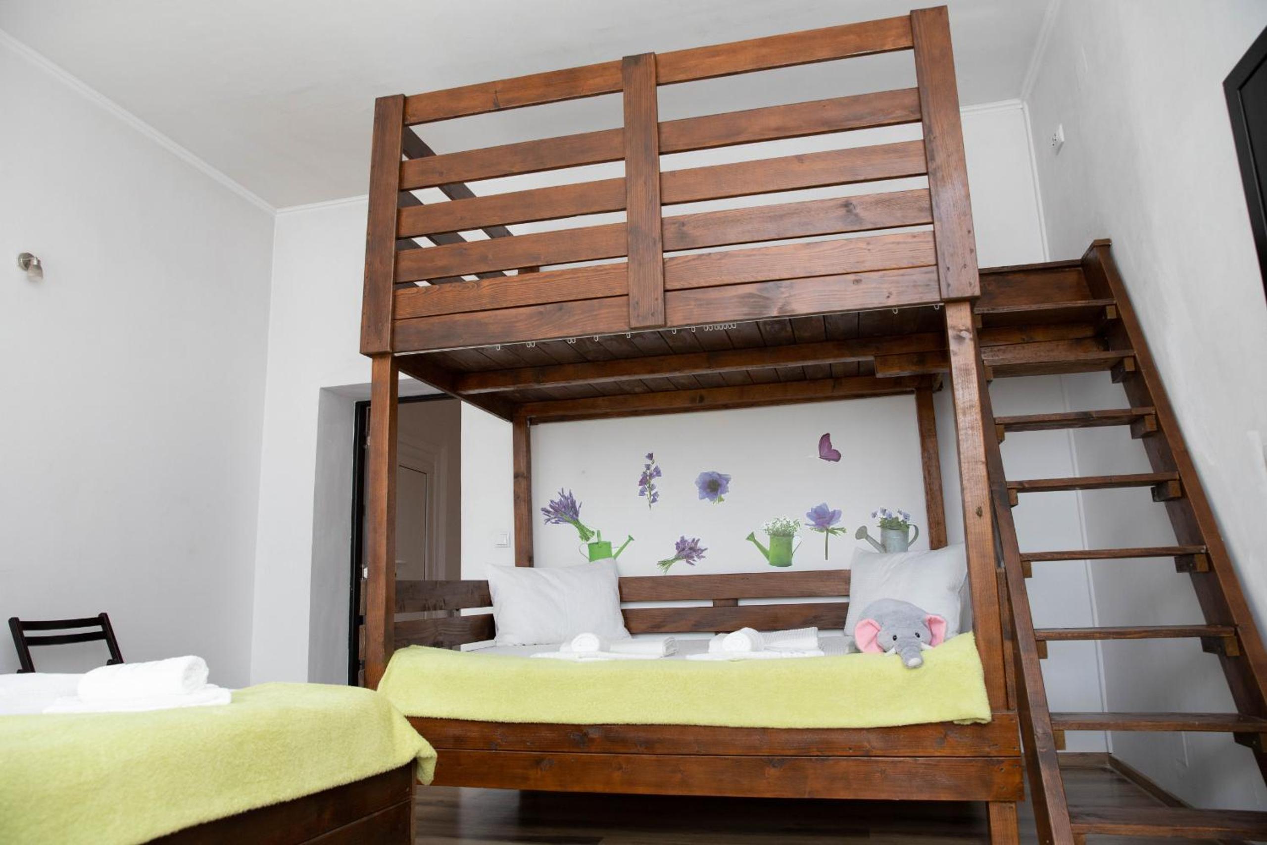 Cosy apartment in city centre view 3