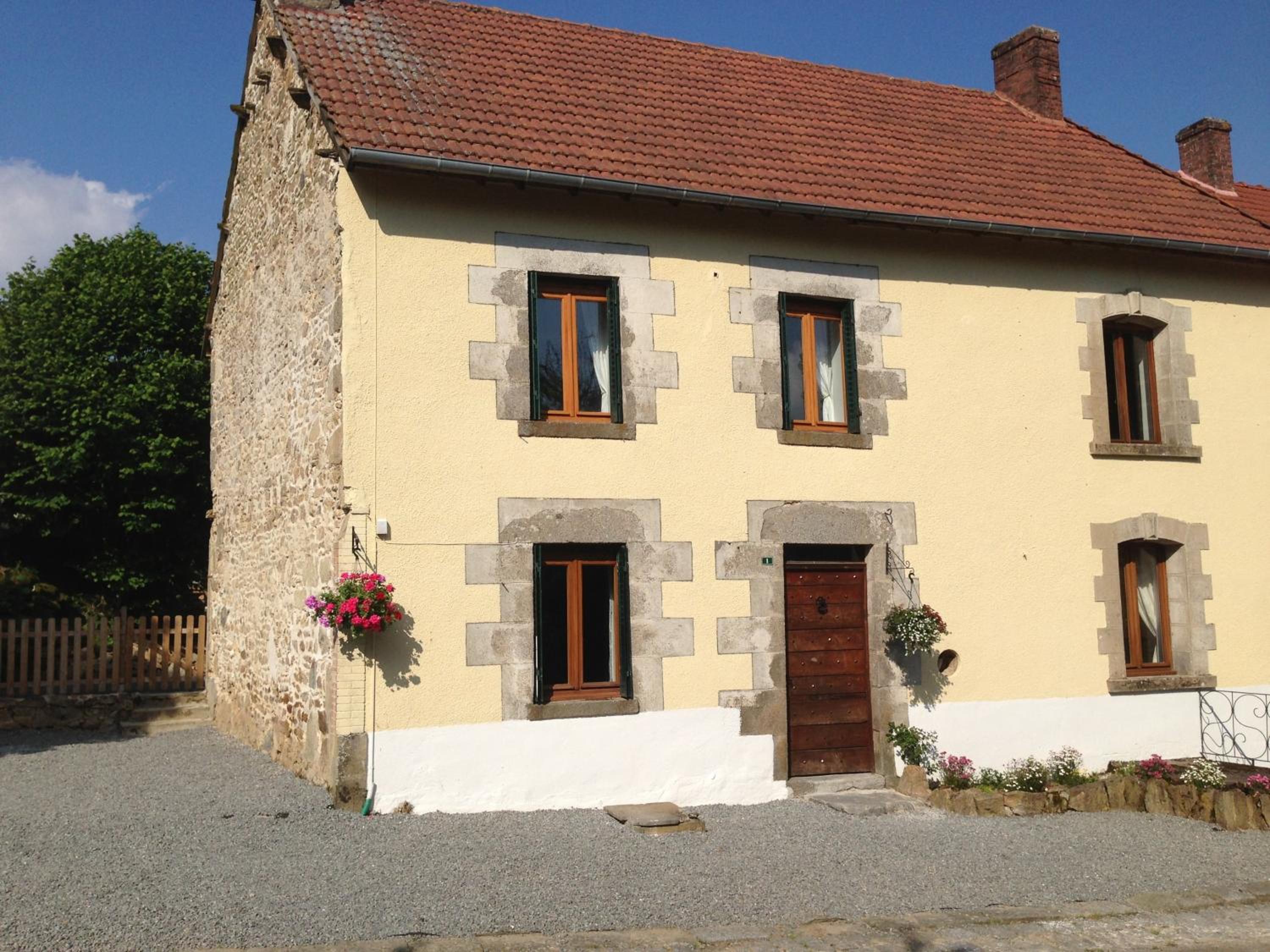 Meadow View Gîtes - Grande gîtes, piscine, wi-fi - Janaillat, Creuse, France, 23250