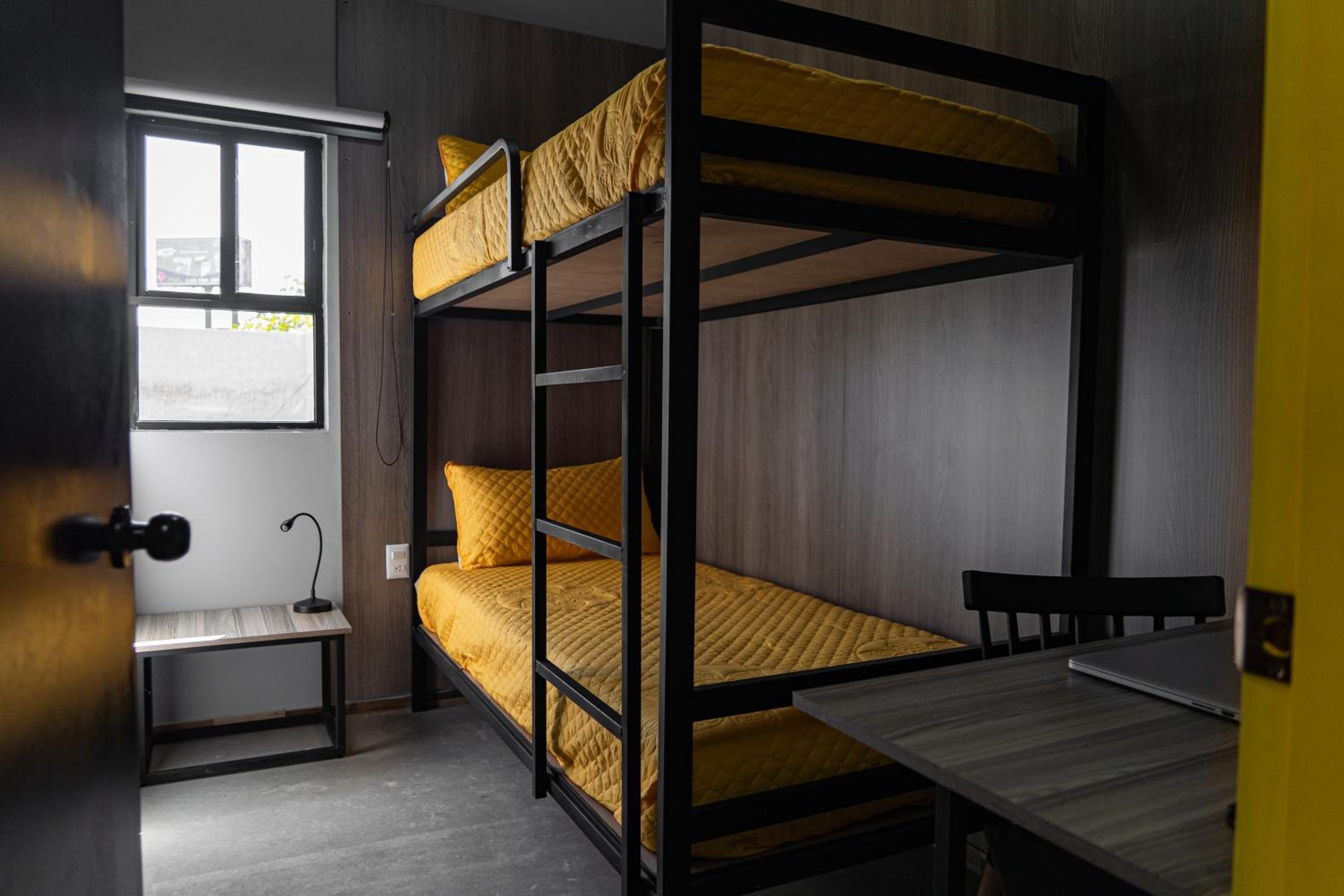 CHECK INN HOSTAL AEROPUERTO GDL