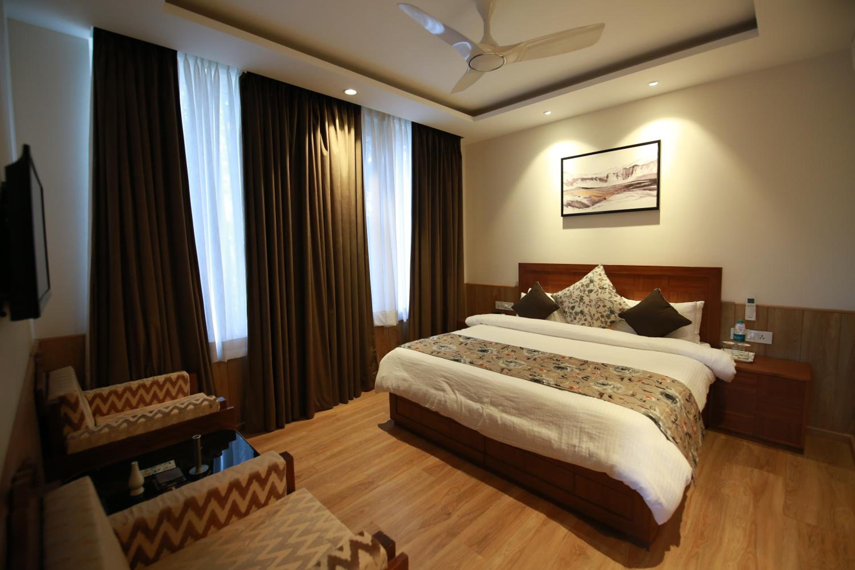 Alpviram Villa, 4 Bhk En-suite villa with elevator view 5