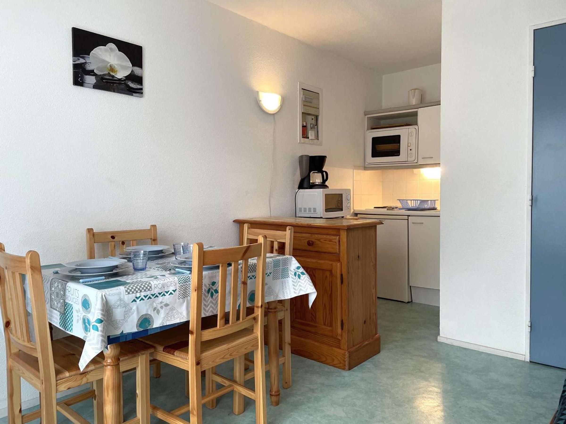 Agréable T2 proche plage à Saint-Gilles-Croix-de-Vie avec garage privé - FR-1-224-140 view 5