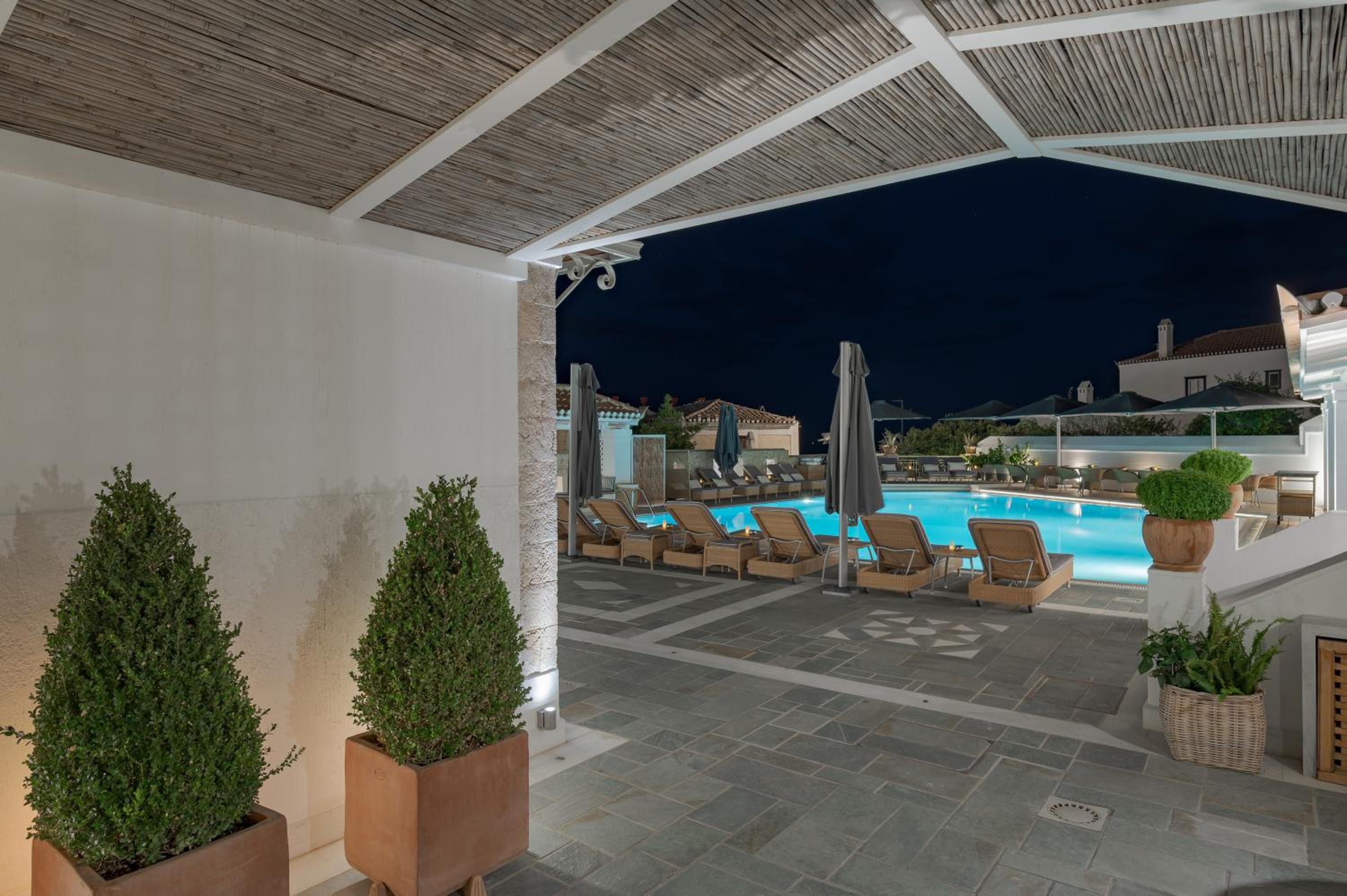Zoe's Club view 5