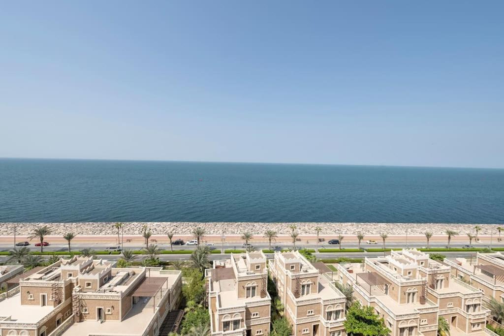 Balqis Residense Palm Jumeirah,Pool, Beach, Top floor, Full sea view, Restaurants