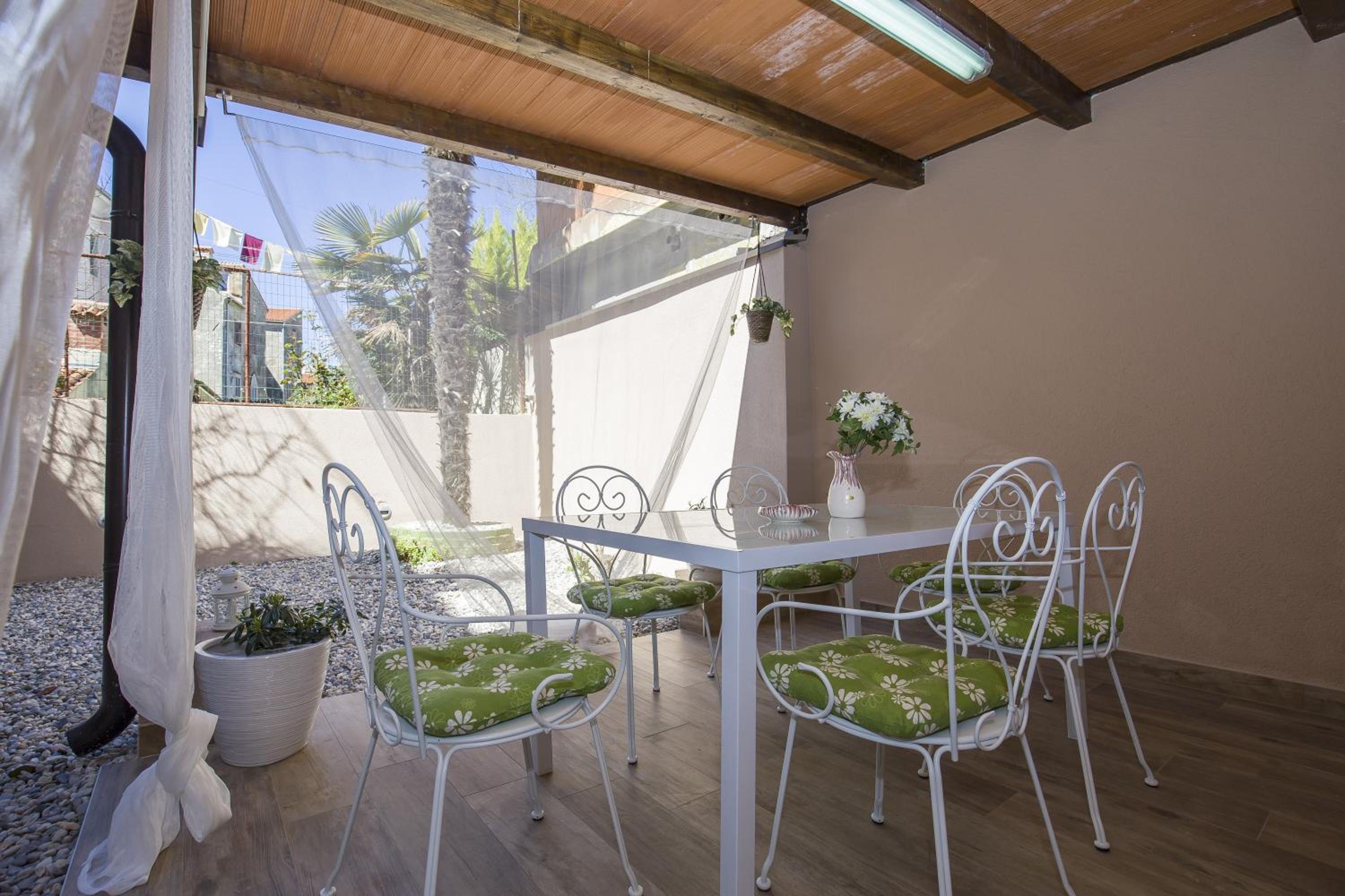Apartment with garden and free parking view 3