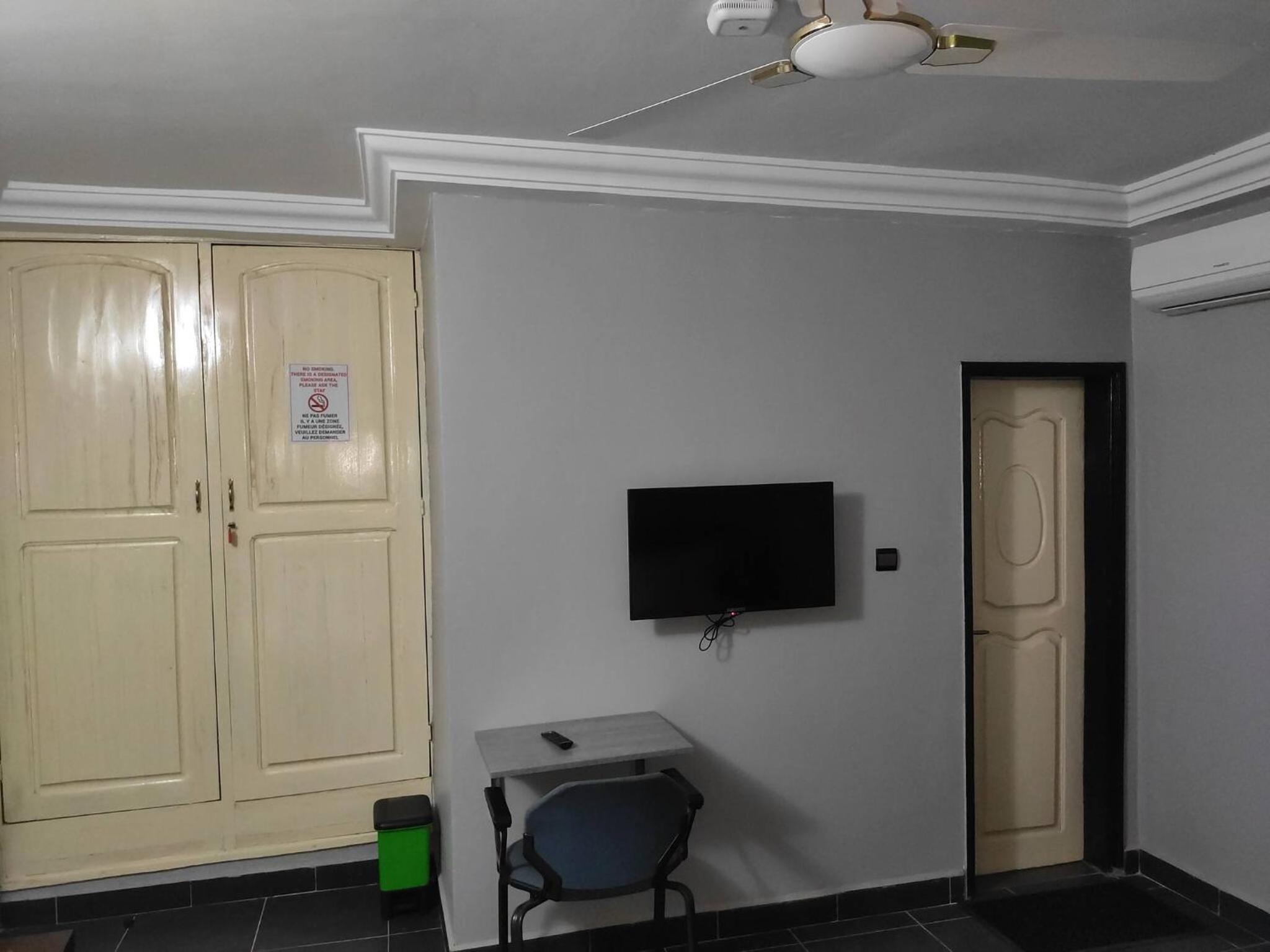 Room in Guest room - Royal Blue Guest House Bar Deluxe Twin Bed